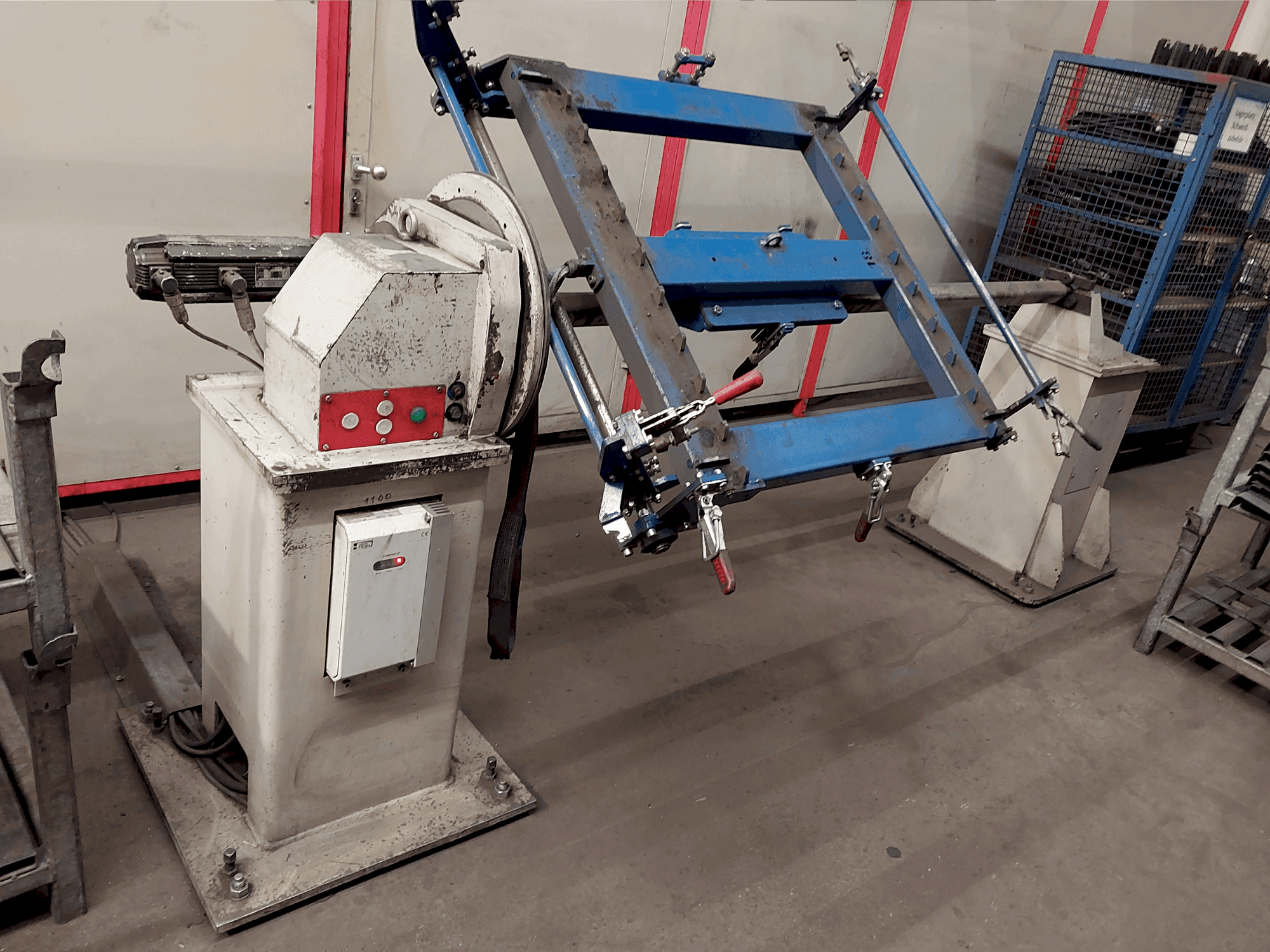 Prikaz  stroja IGM Welding Robot System  sprijeda