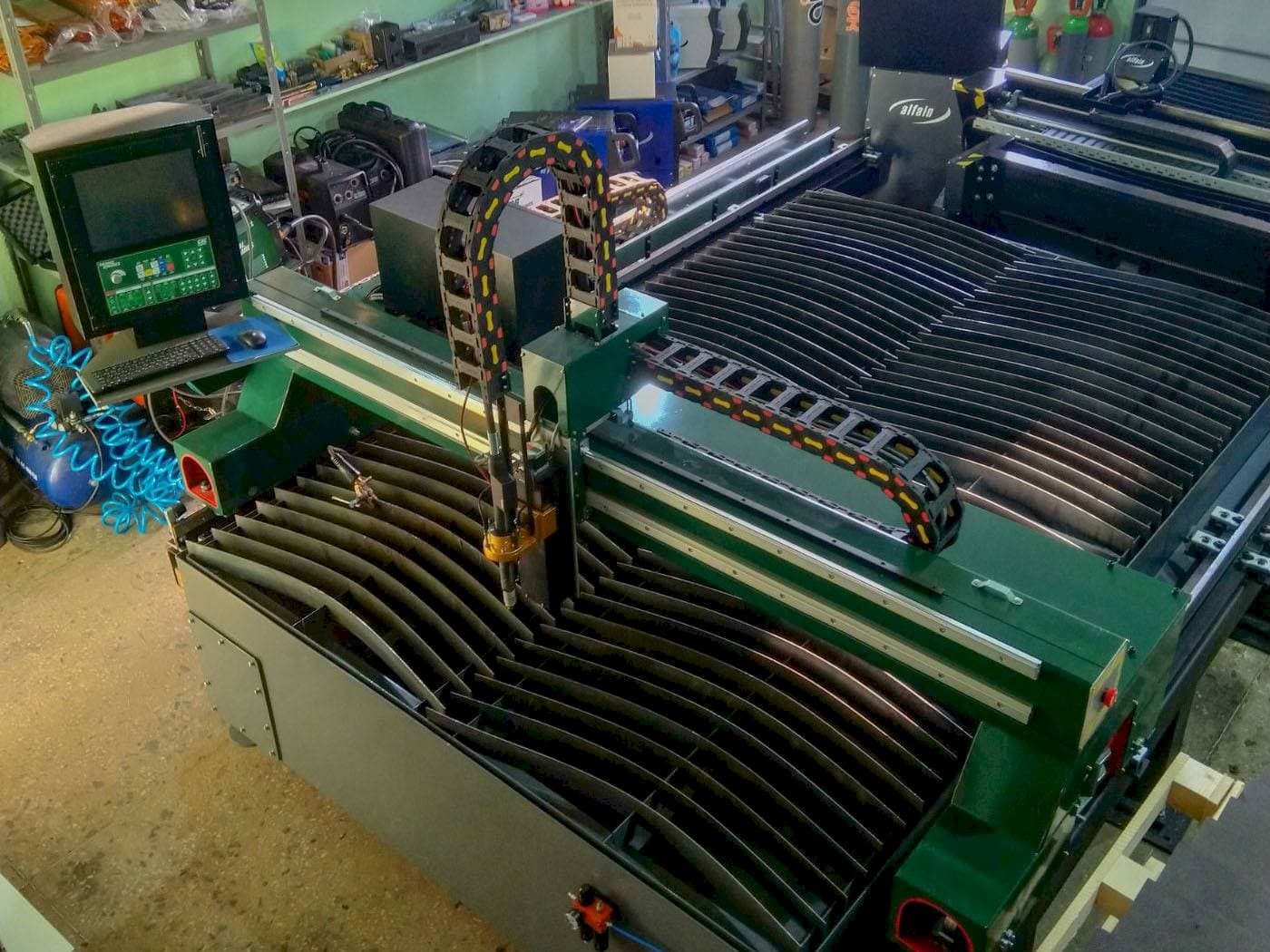 Prikaz  stroja Huawei HNC-2500W  sprijeda