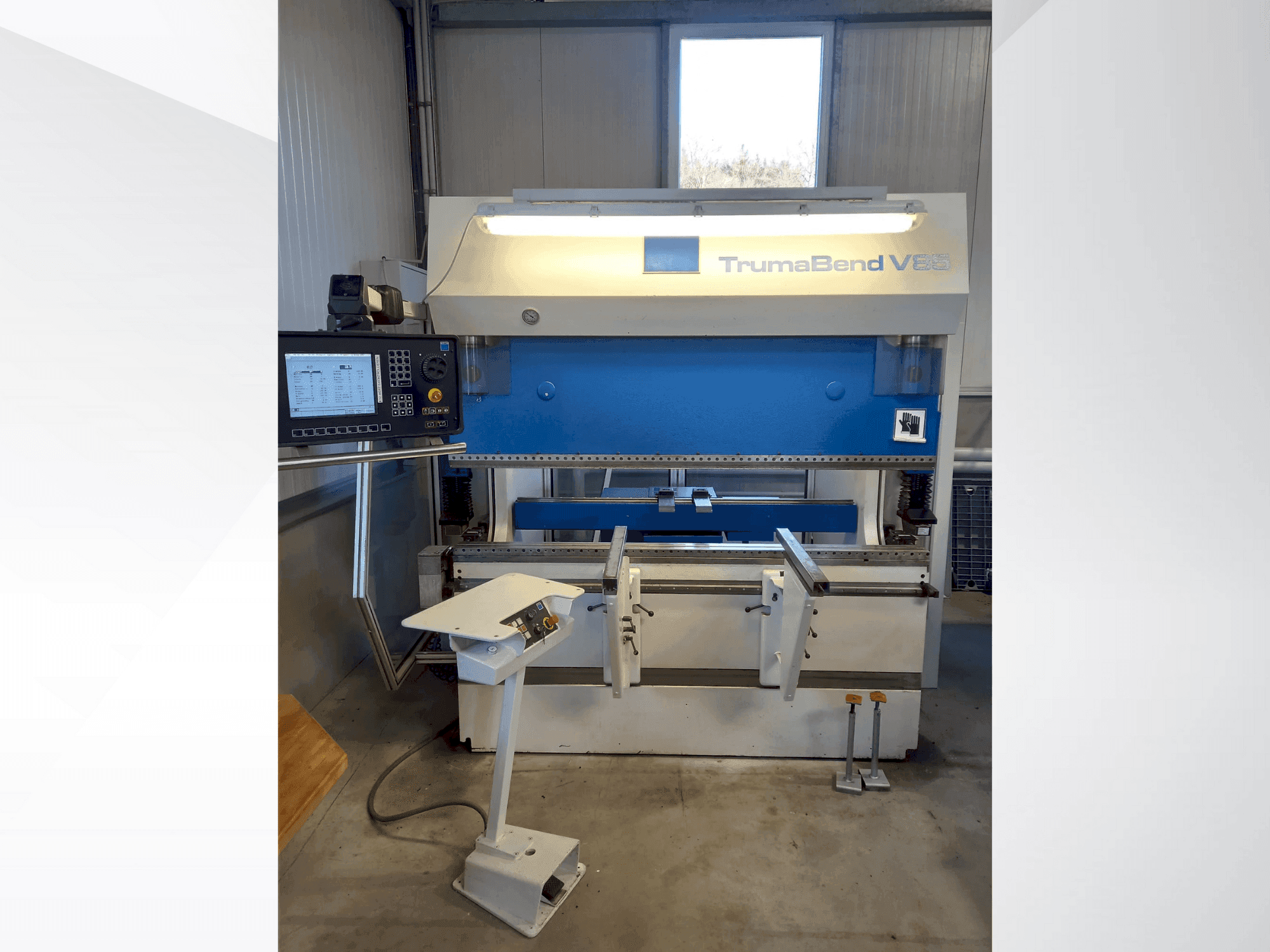 Prikaz  stroja TRUMPF TrumaBend V85  sprijeda