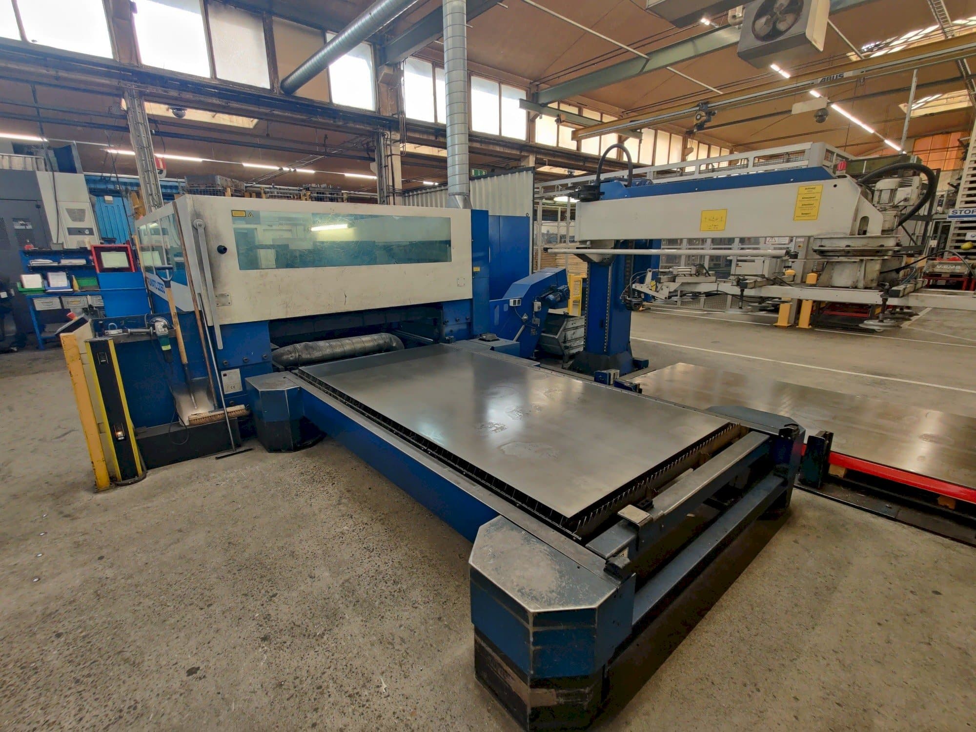 Prikaz  stroja Trumpf Trumatic L3050  sprijeda