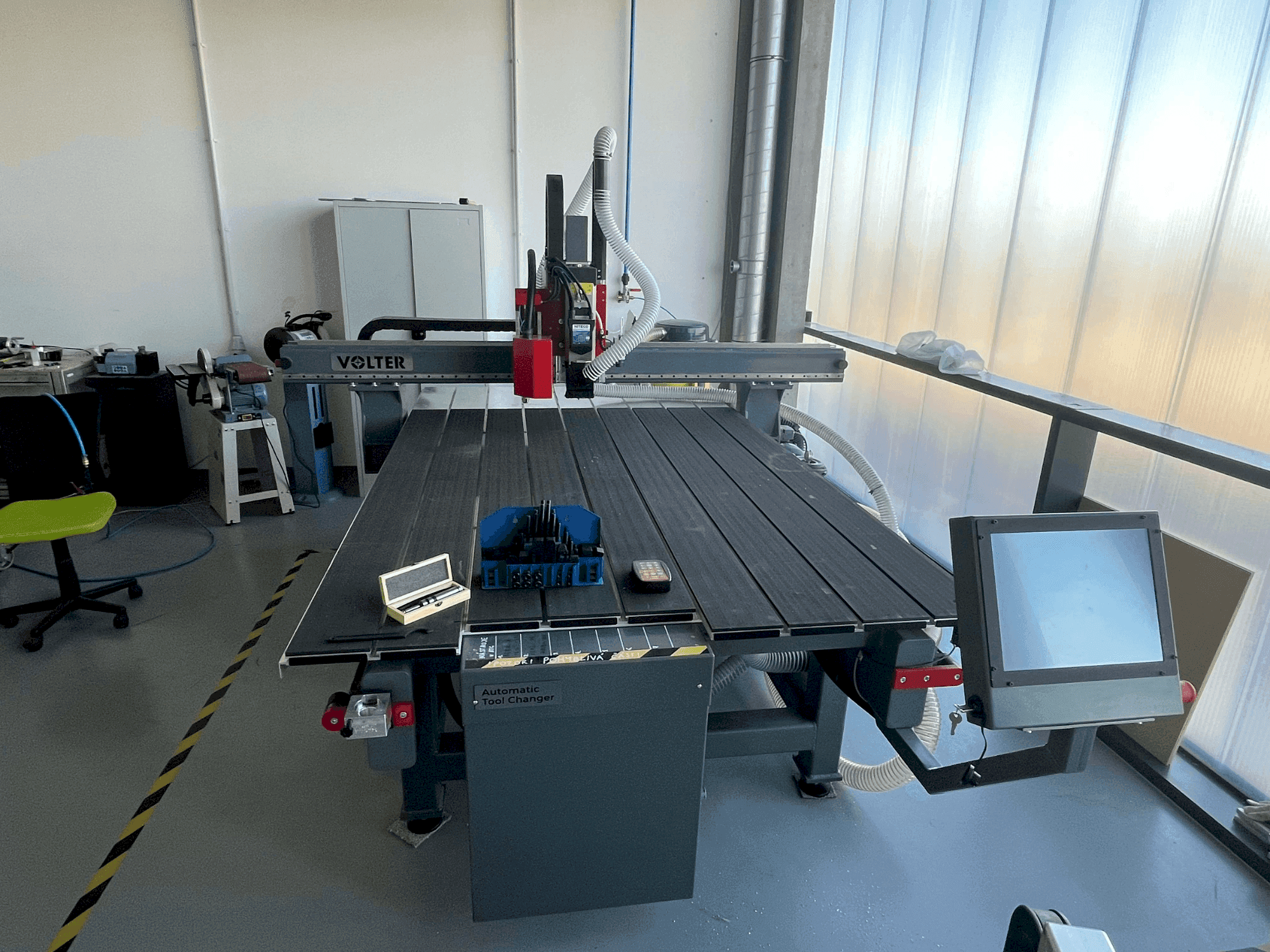 Prikaz  stroja VOLTER L2016  sprijeda