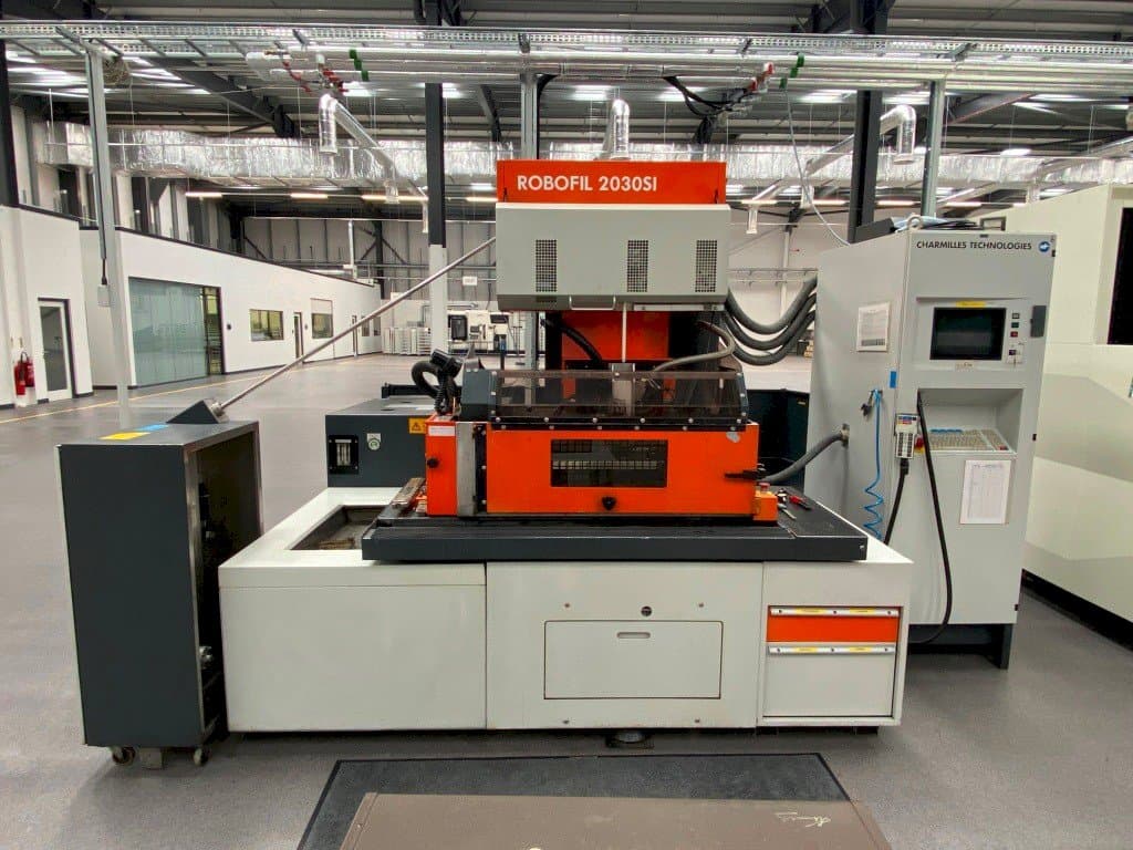 Prikaz  stroja CHARMILLES ROBOFIL 2030SI  sprijeda