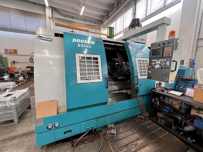 Prikaz  stroja Doosan S550L  sprijeda