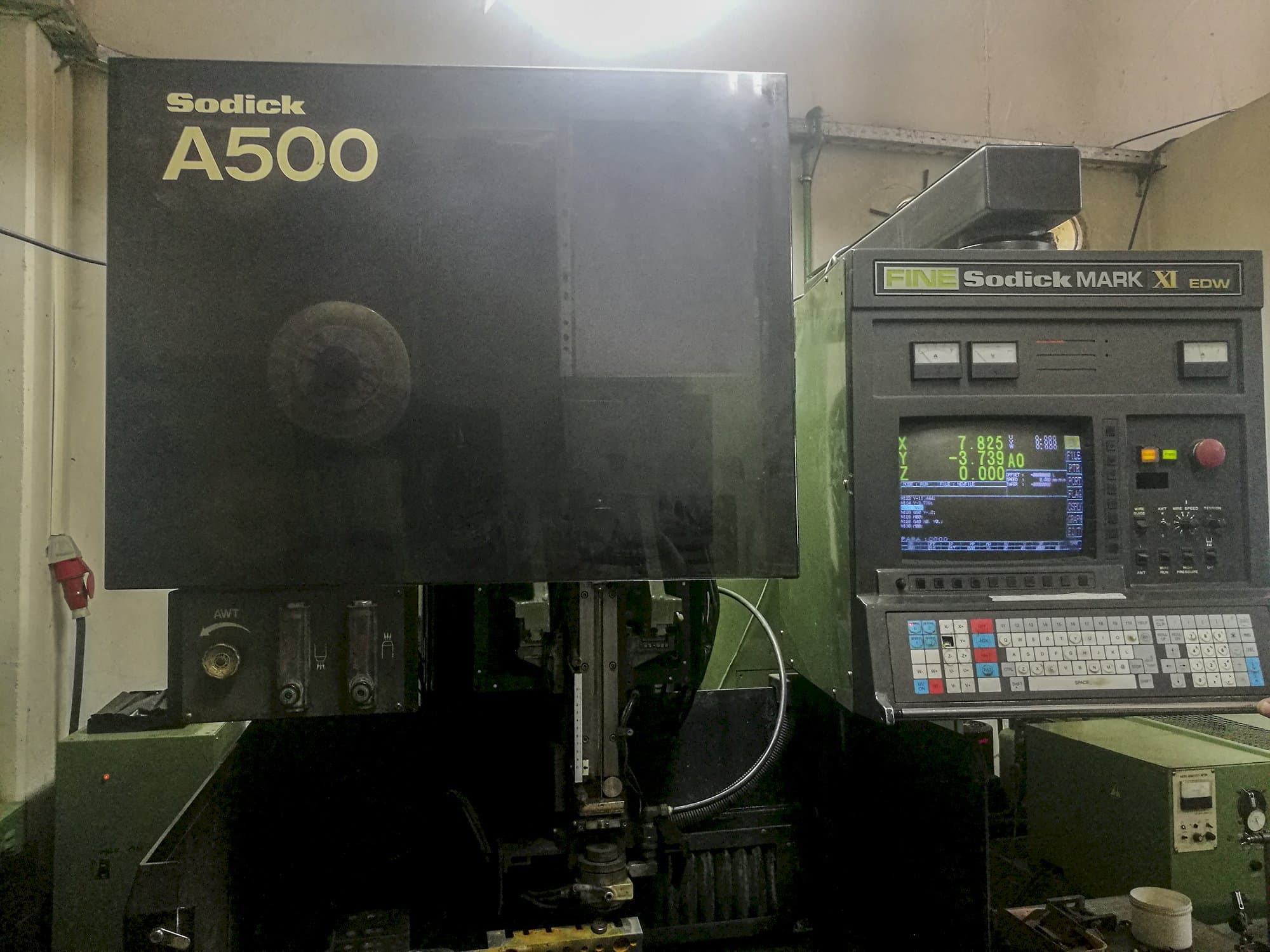 Prikaz  stroja Sodick A500 sprijeda