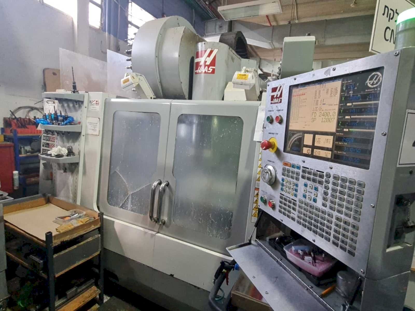 Prikaz  stroja HAAS VF-3SS  sprijeda