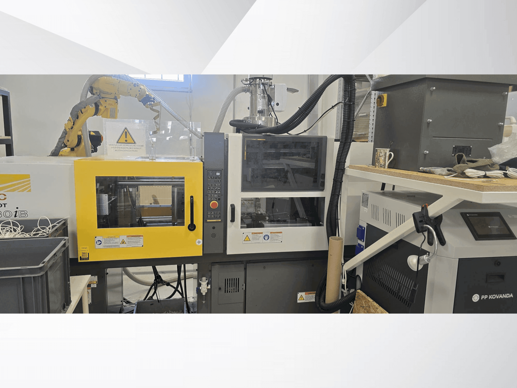 Prikaz  stroja FANUC Roboshot alpha-i30B  sprijeda