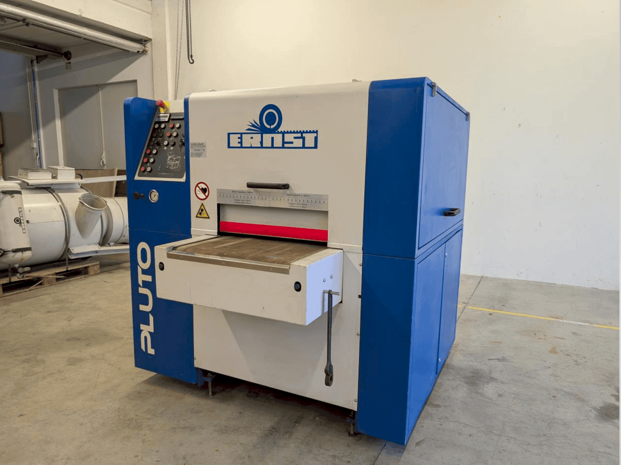 Prikaz  stroja ERNST PLUTO EDD  sprijeda