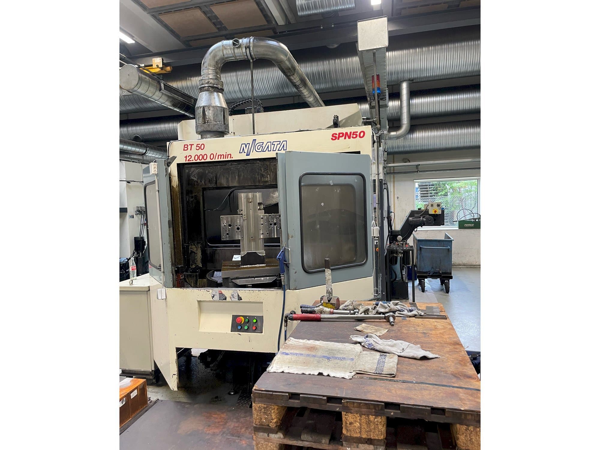 Prikaz  stroja Niigata SPN 50  sprijeda