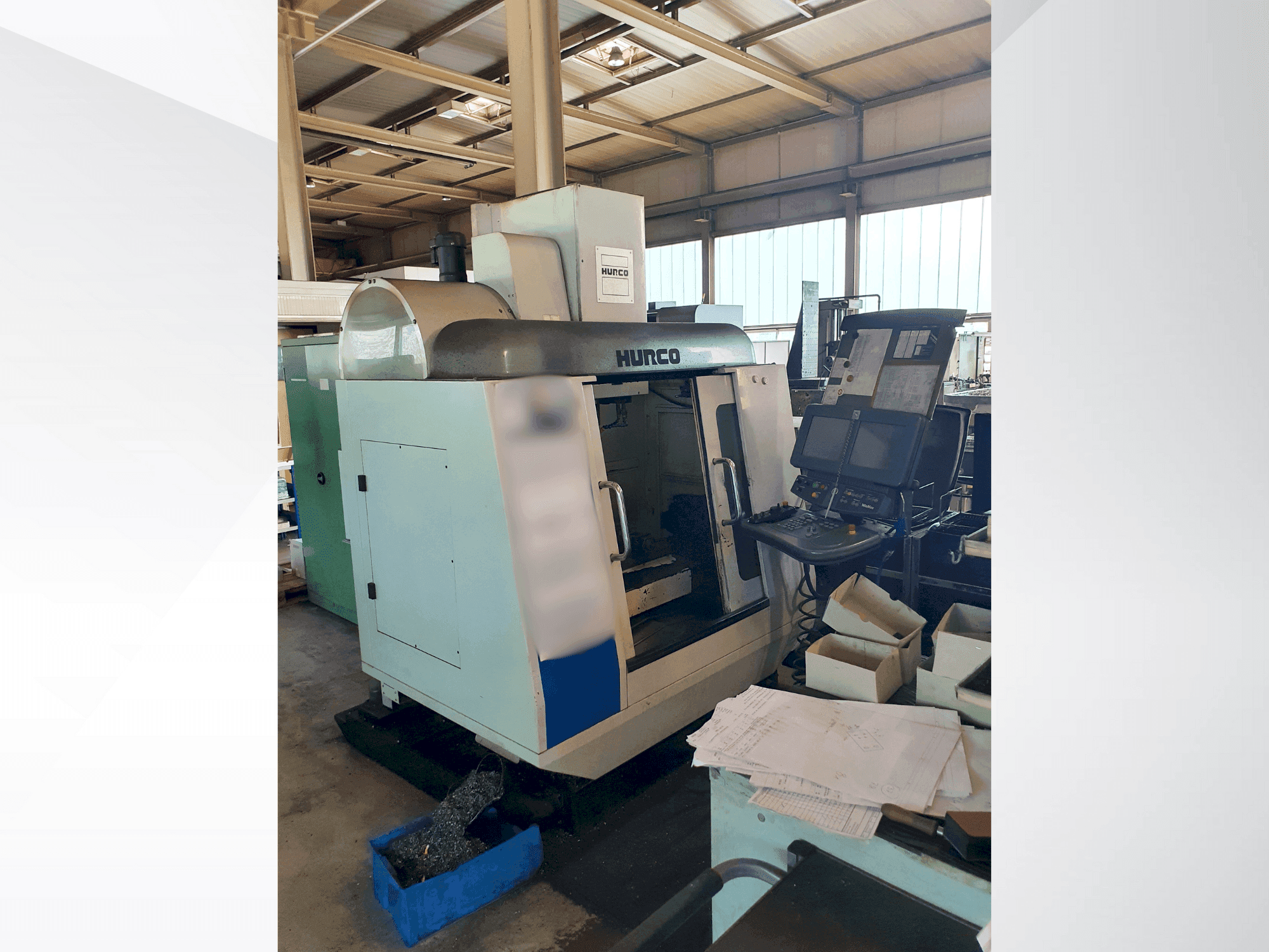 Prikaz  stroja Hurco VMX42T  sprijeda