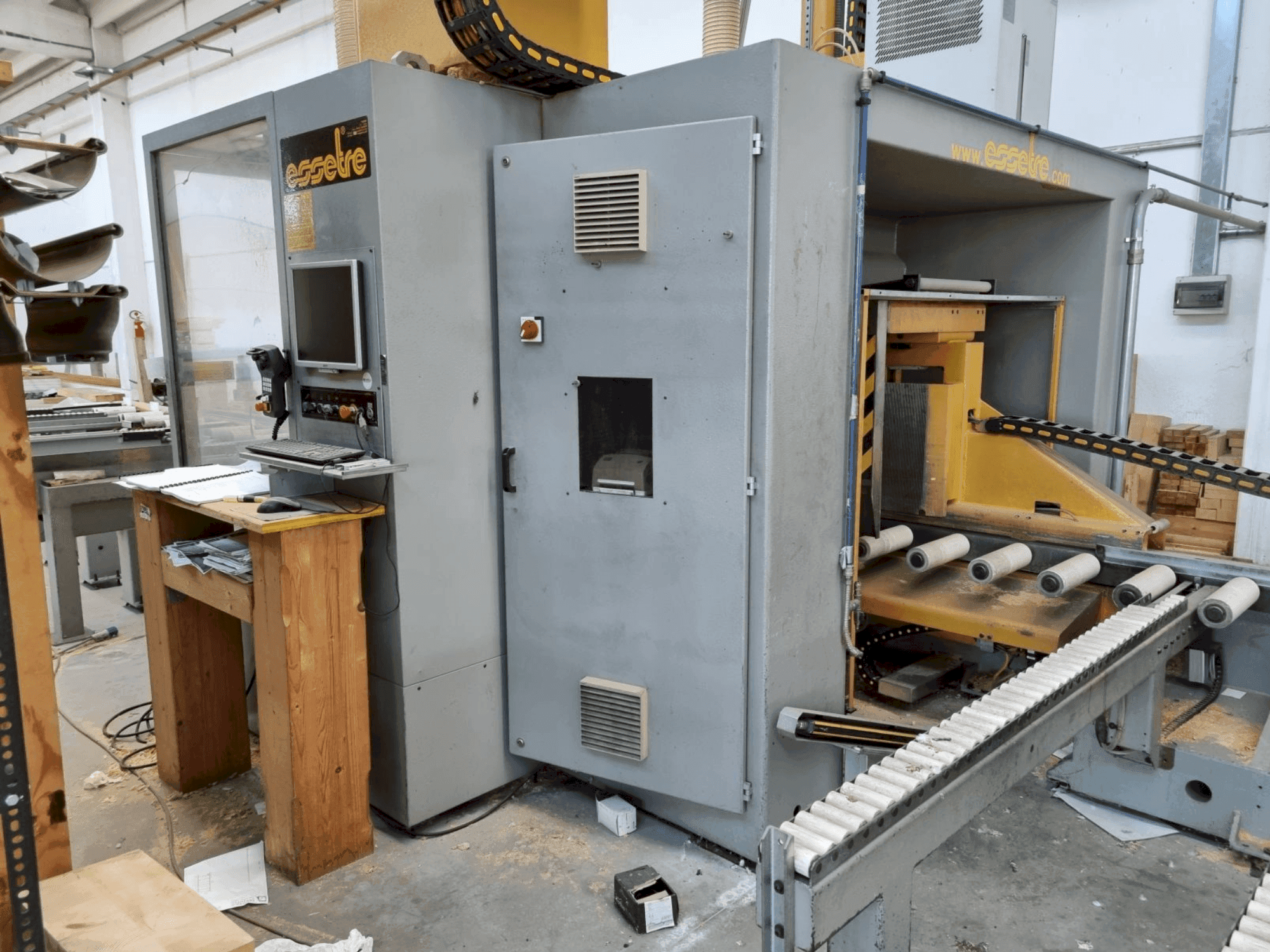 Prikaz  stroja ESSETRE TECHNO  sprijeda