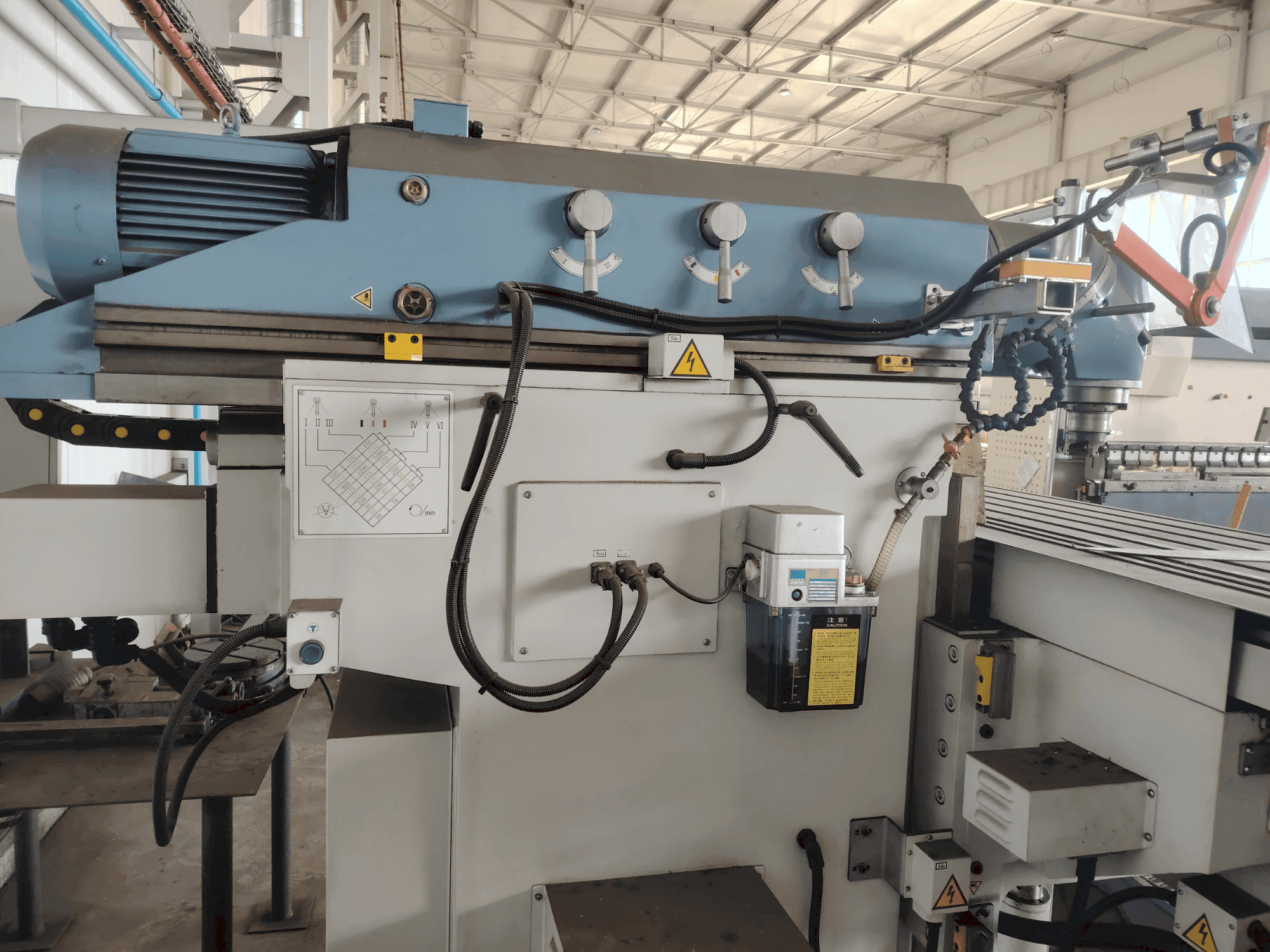 Prikaz  stroja Bernardo Variomill FU 2000E Servo  sprijeda