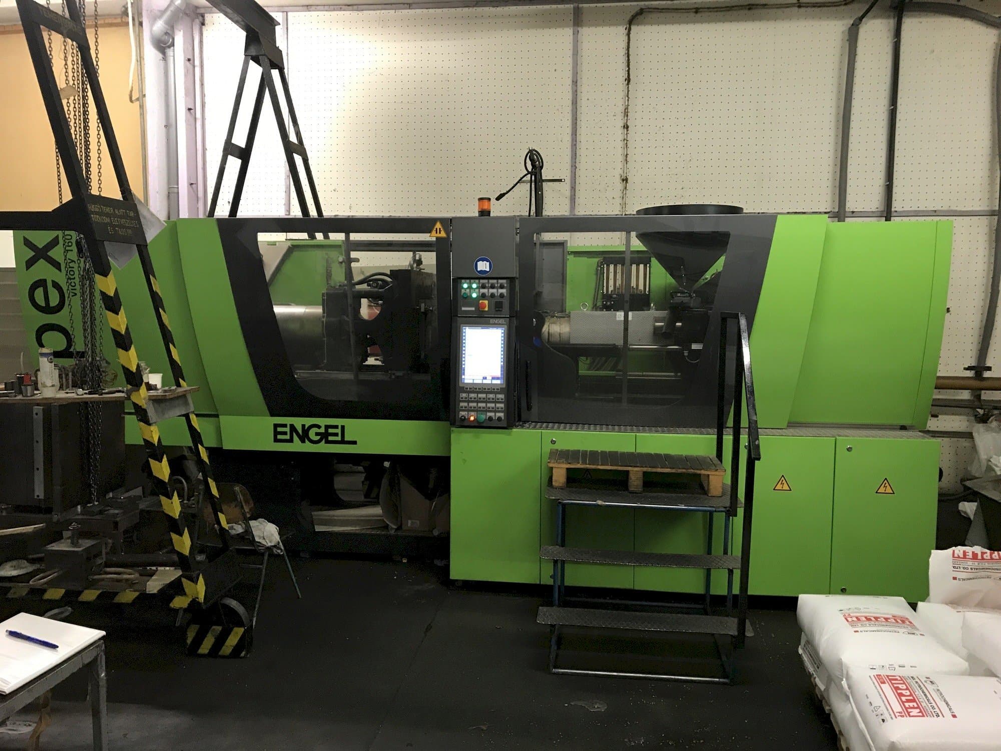 Prikaz  stroja ENGEL Victory 650/160 Spex  sprijeda