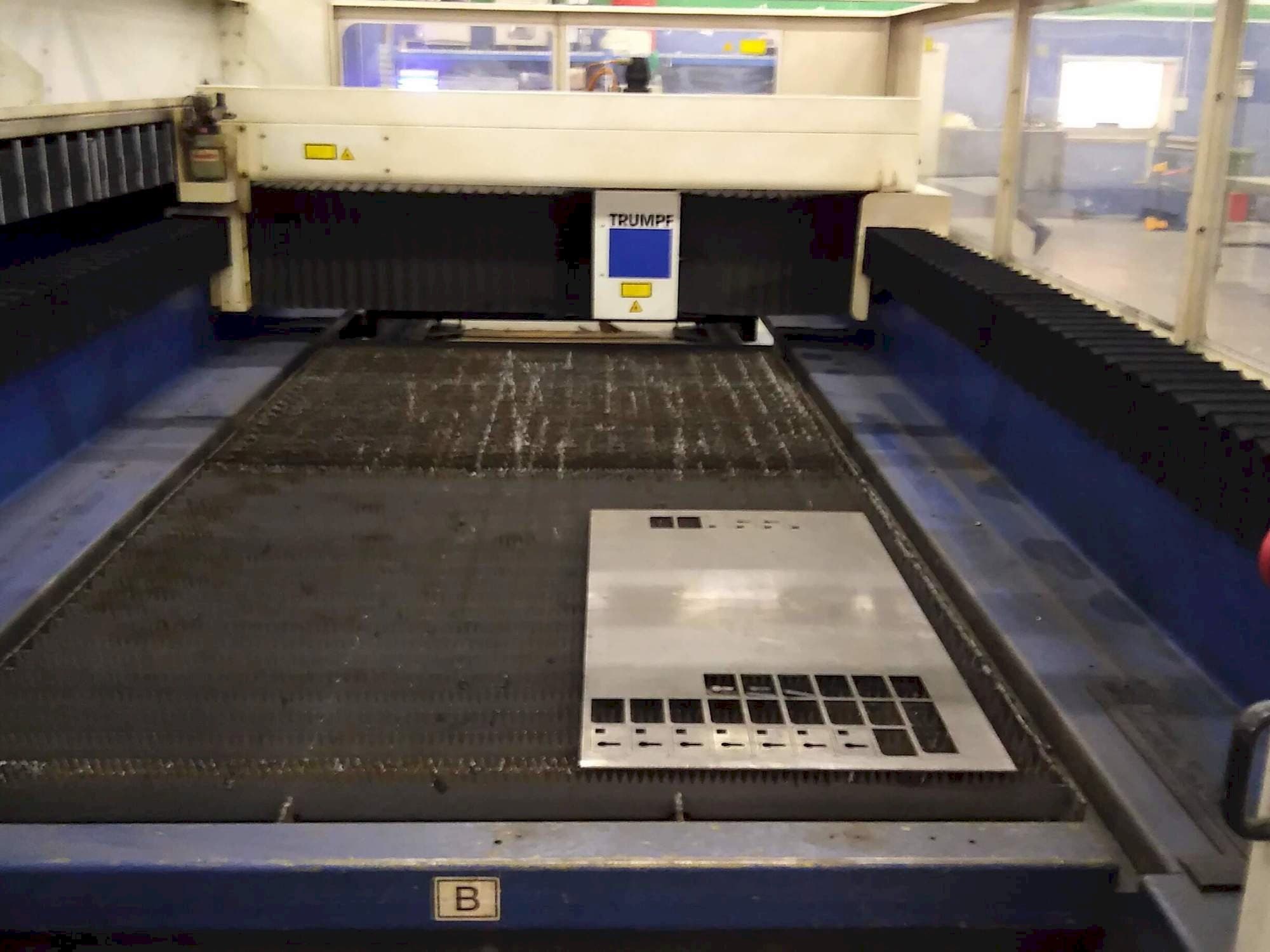 Prikaz  stroja Trumpf L3030  sprijeda