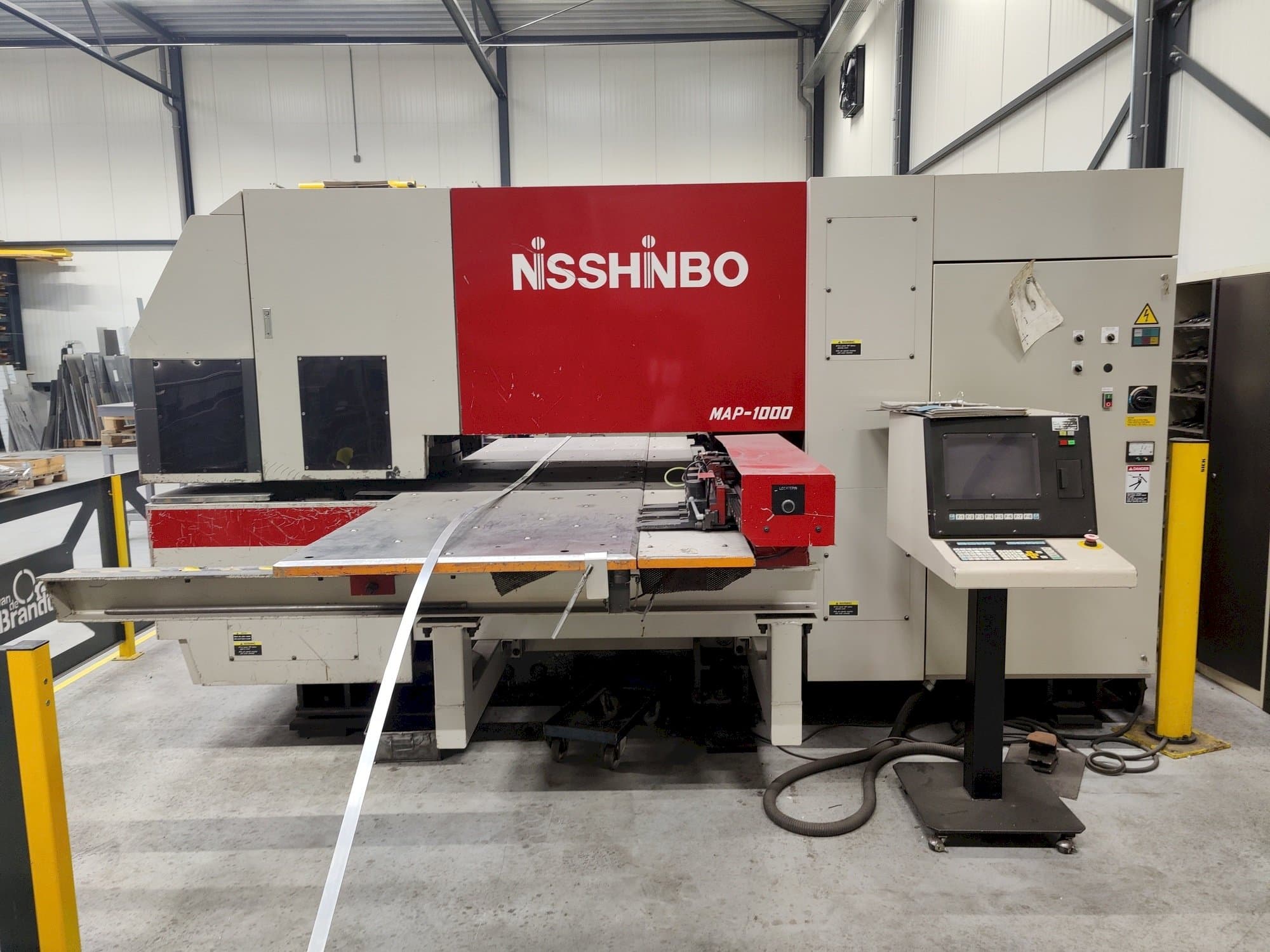 Prikaz  stroja Nisshinbo MAP-1000  sprijeda