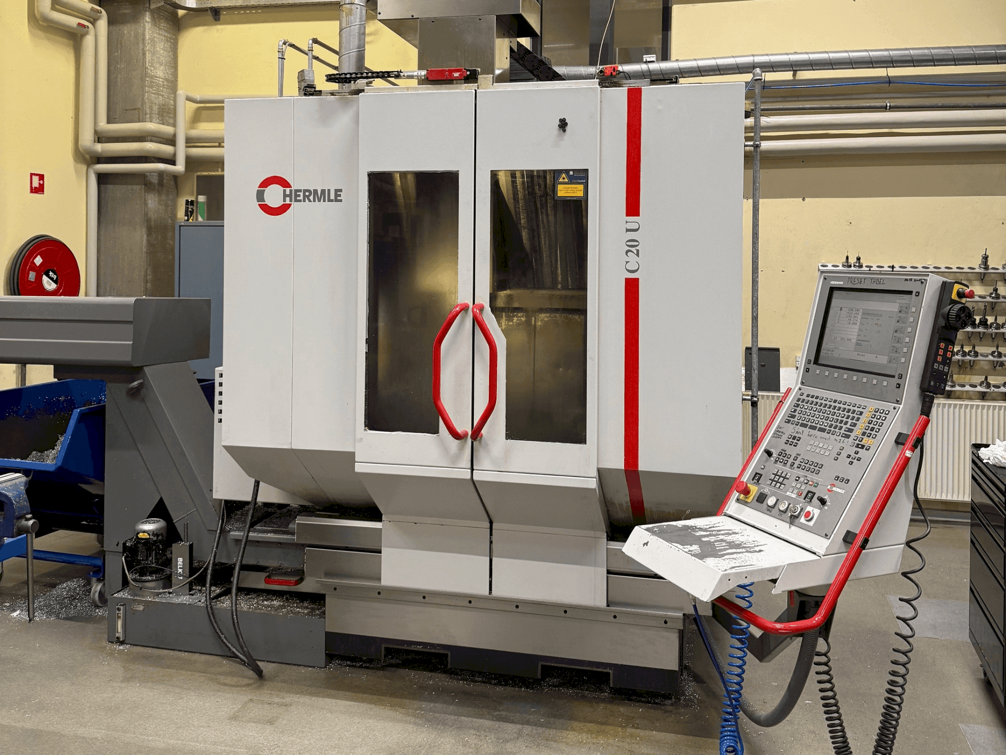 Prikaz  stroja HERMLE C 20 U  sprijeda