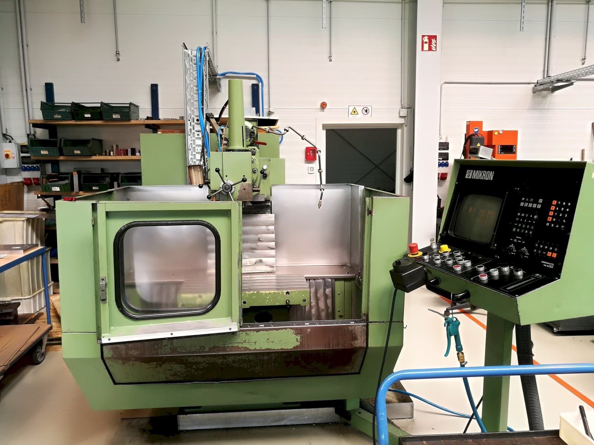 Prikaz  stroja MIKRON WF 21 C  sprijeda