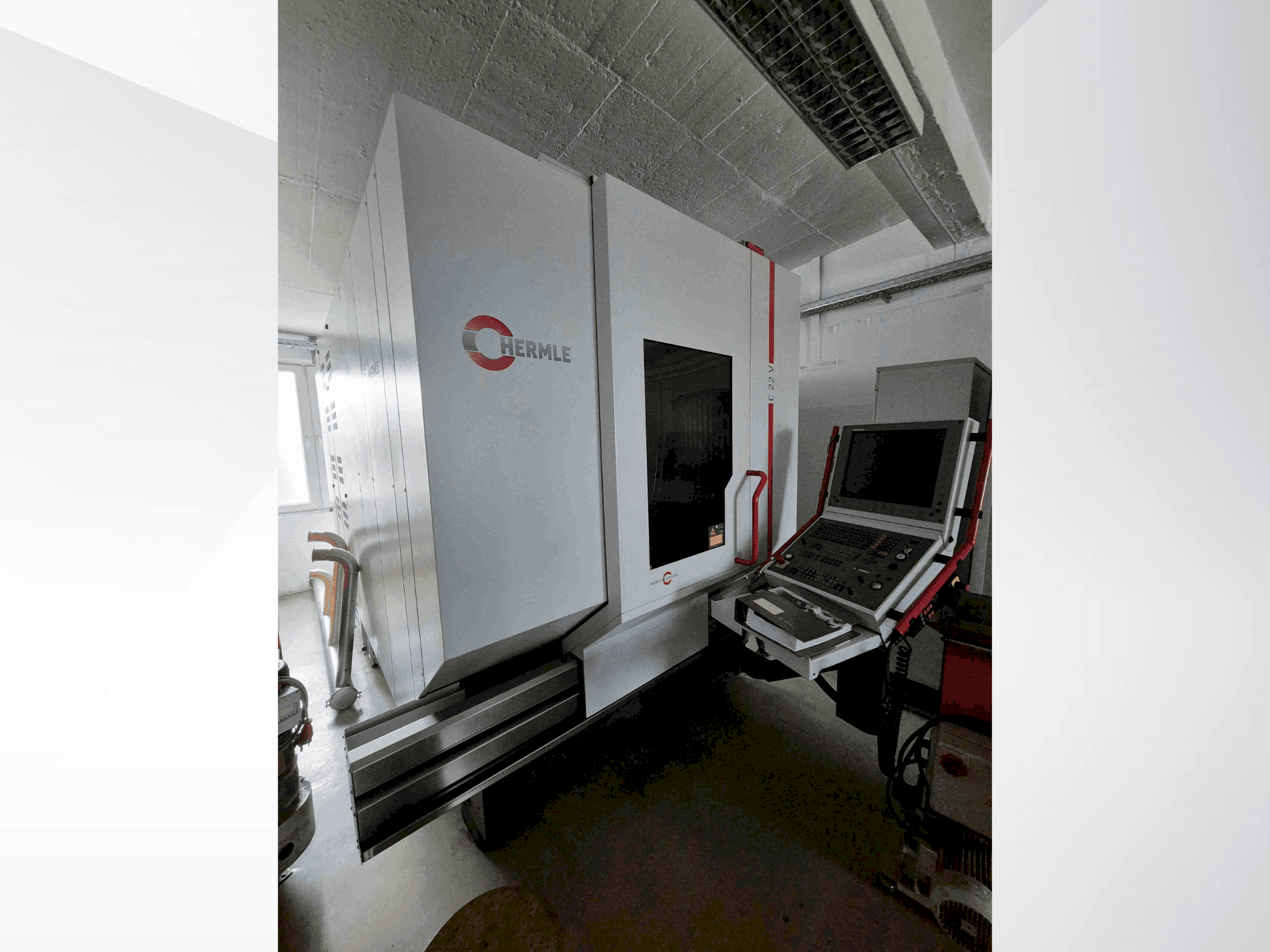 Prikaz  stroja HERMLE C22 V  sprijeda