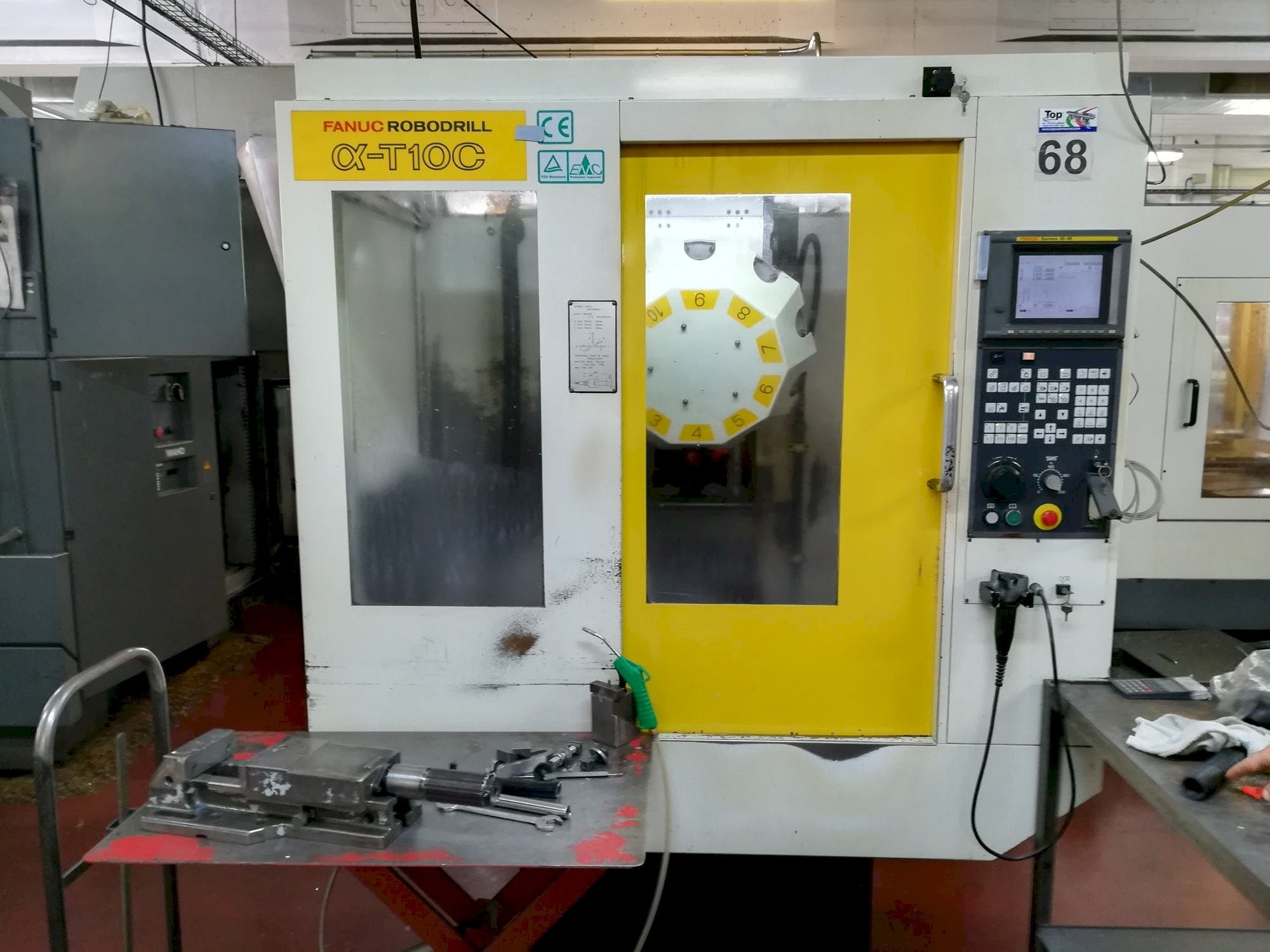 Prikaz  stroja FANUC Robodrill alpha-T 10 C  sprijeda