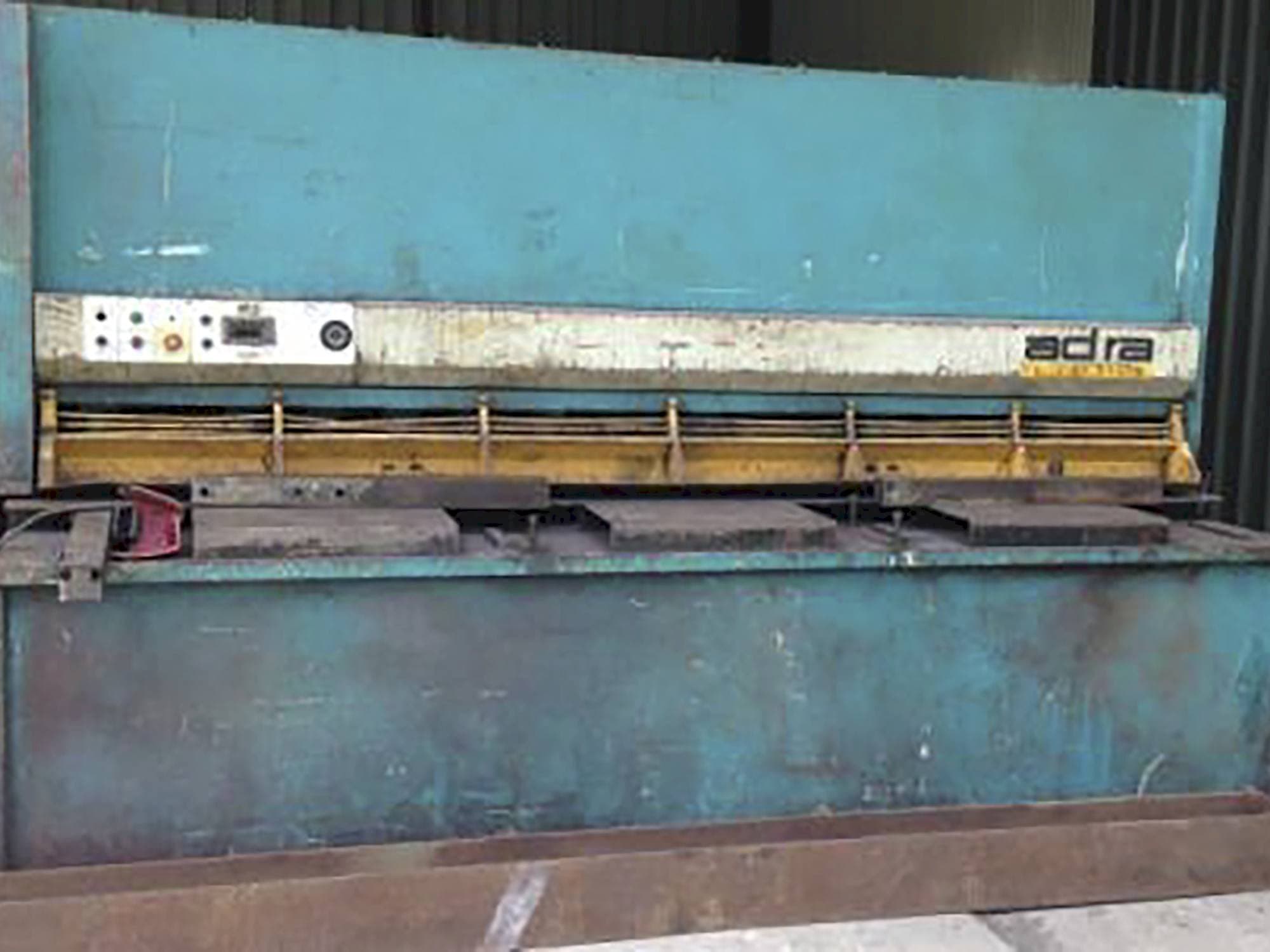 Prikaz  stroja ADIRA GHS-1630 sprijeda