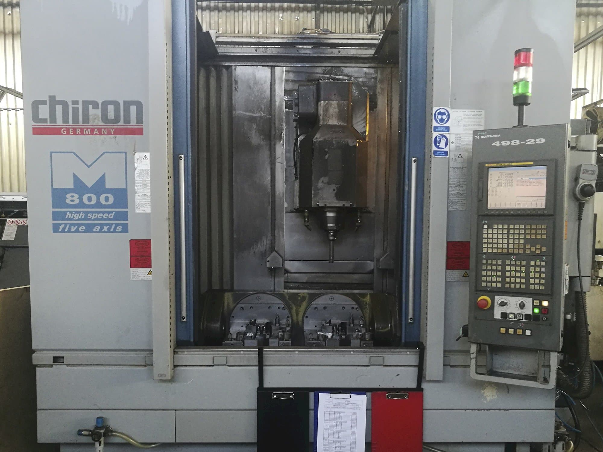 Prikaz  stroja CHIRON MILL 800 sprijeda