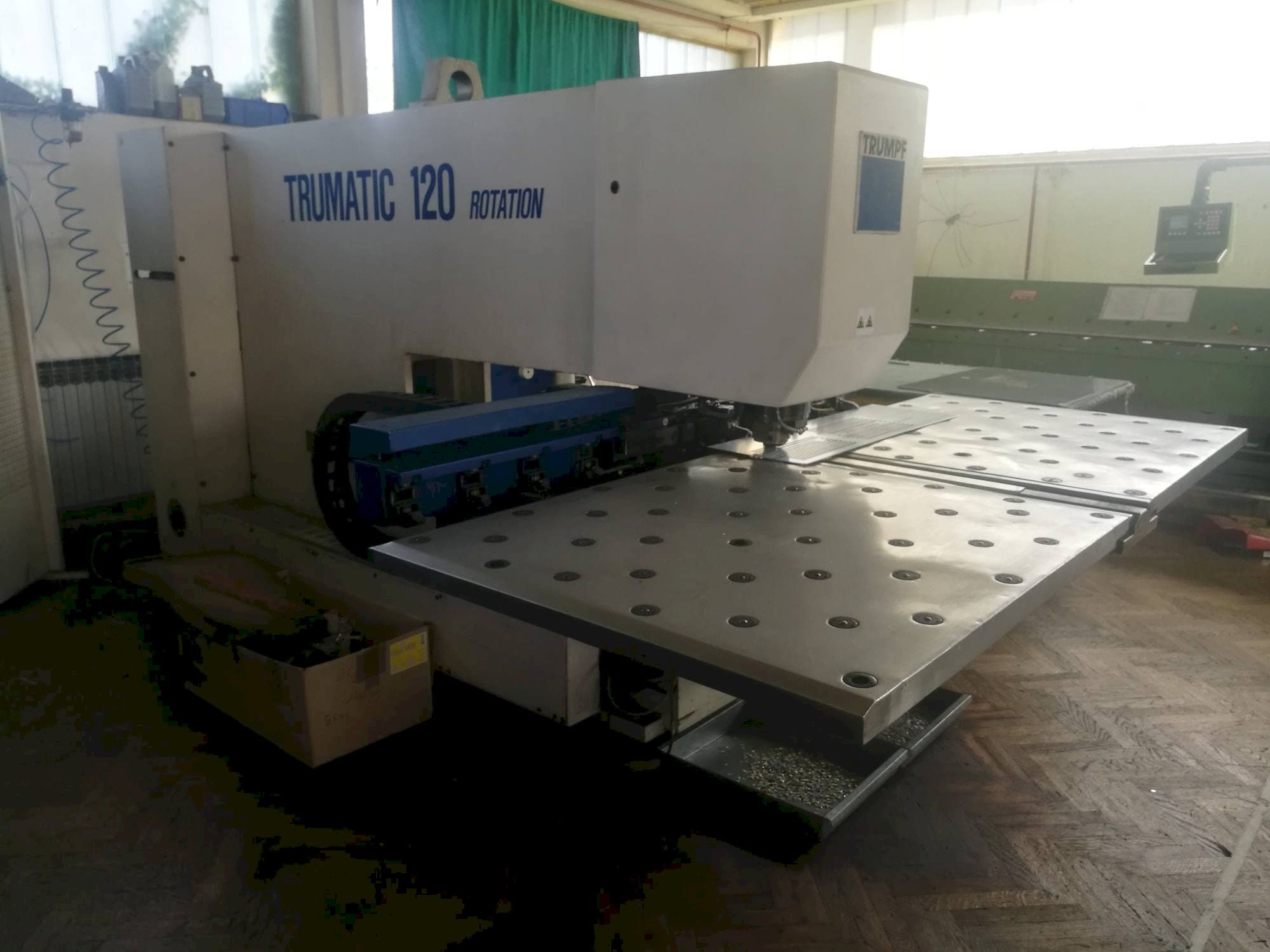 Prikaz  stroja Trumpf Trumatic 120R  sprijeda
