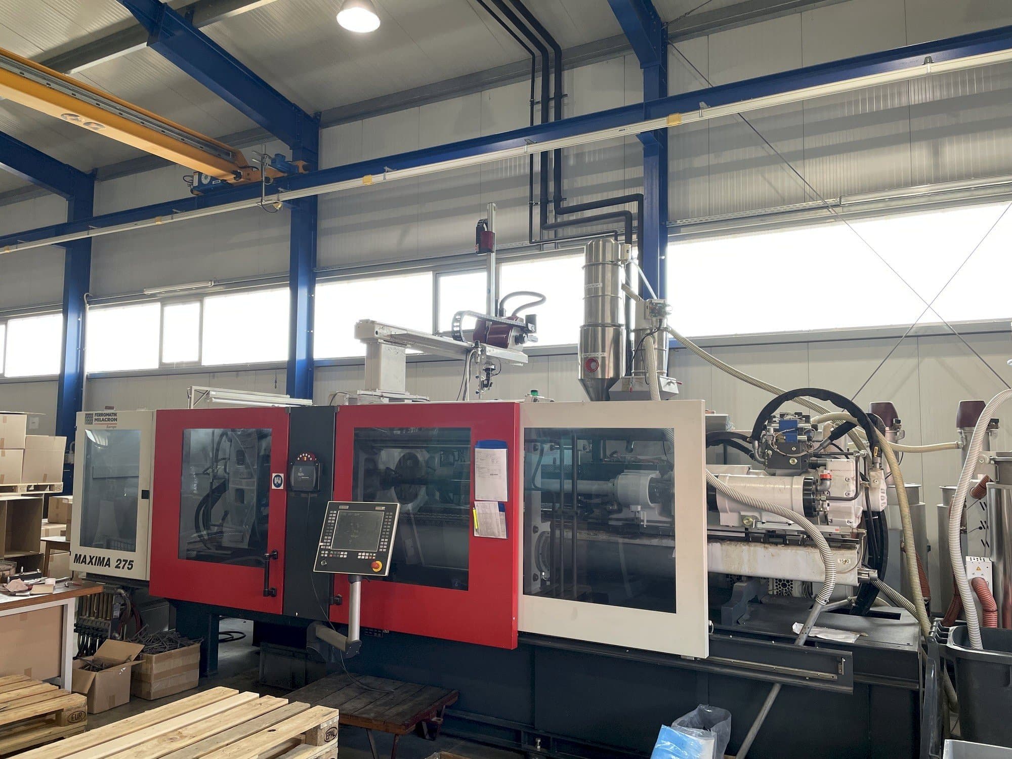 Prikaz  stroja FERROMATIK MILACRON Maxima 275  sprijeda