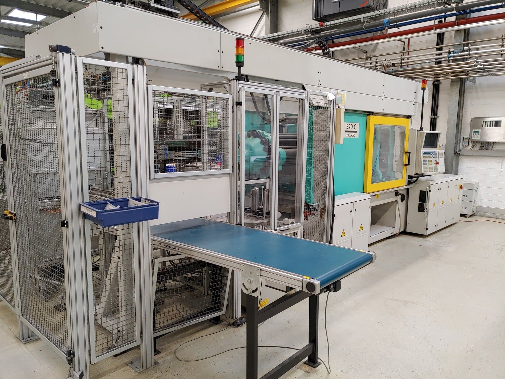 Prikaz  stroja Arburg Allrounder 520 C 2000-675  sprijeda