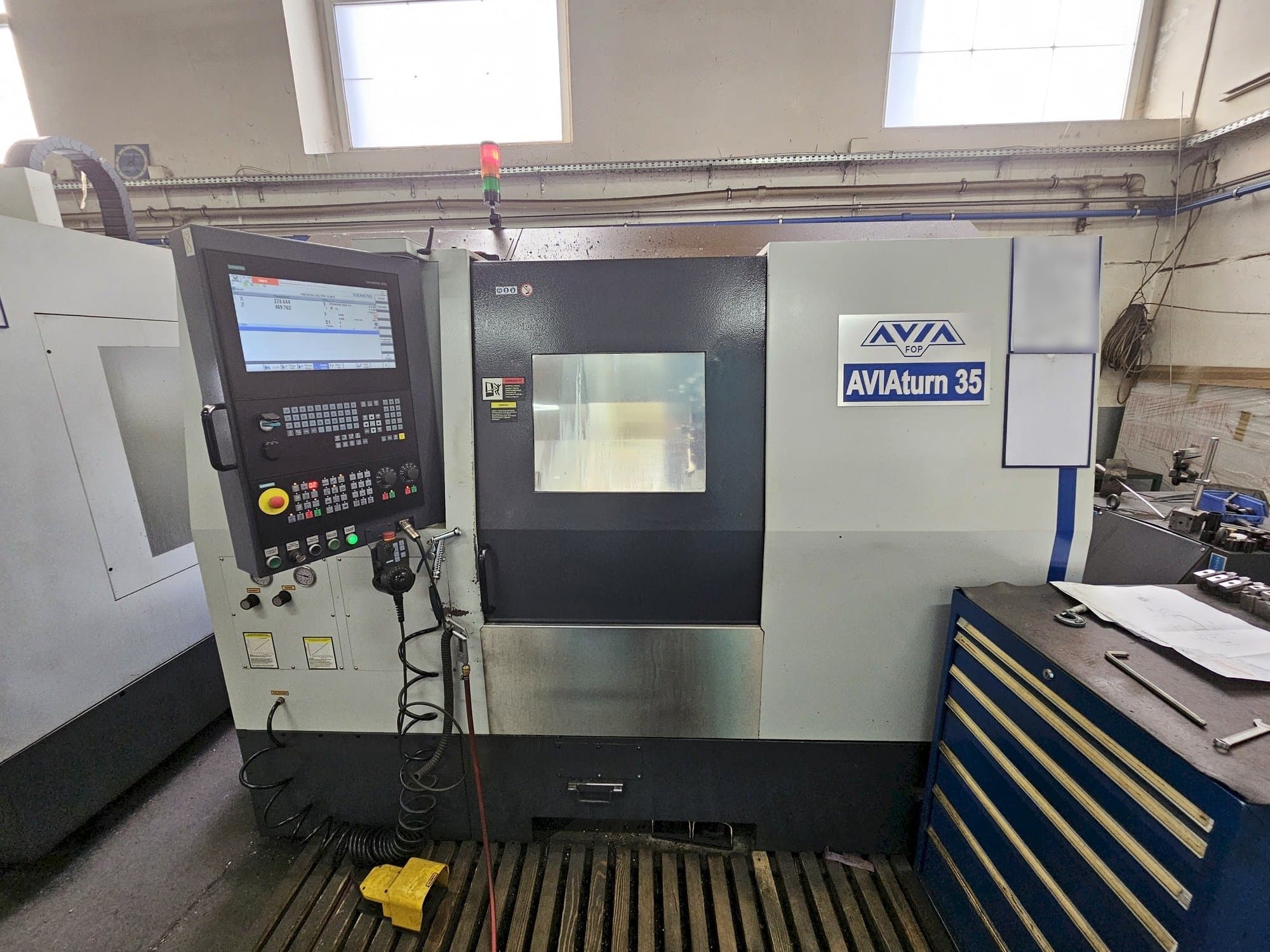 Prikaz  stroja Avia									 AVIAturn 35  sprijeda