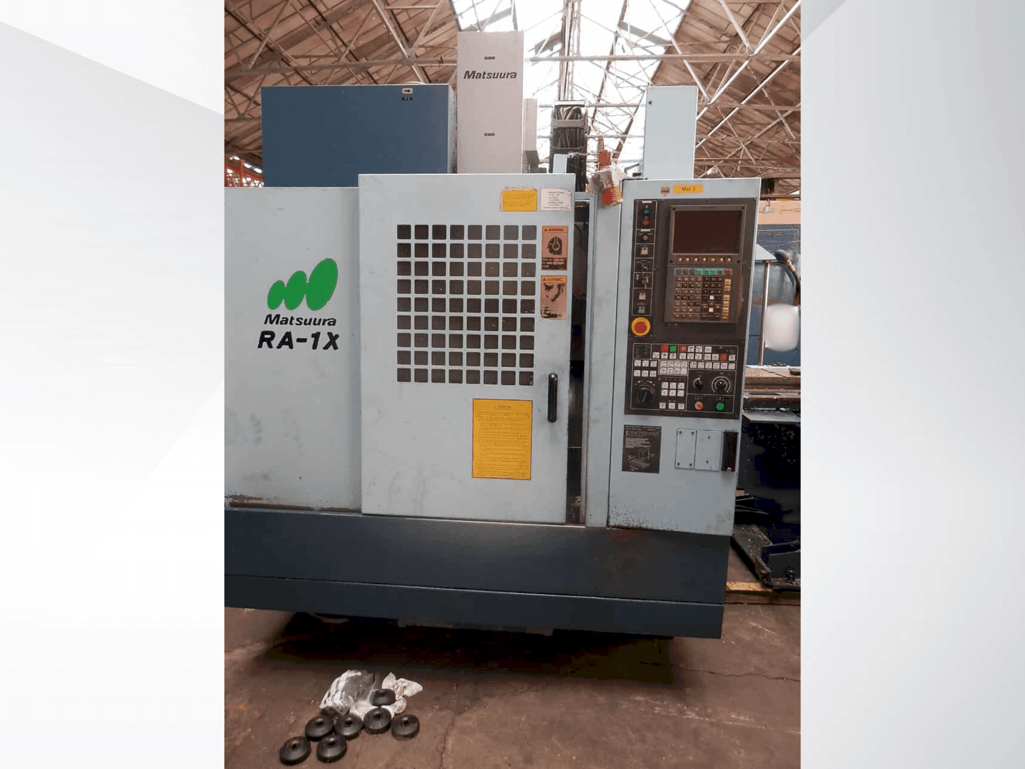 Prikaz  stroja Matsuura RA-1X Twin Pallet  sprijeda