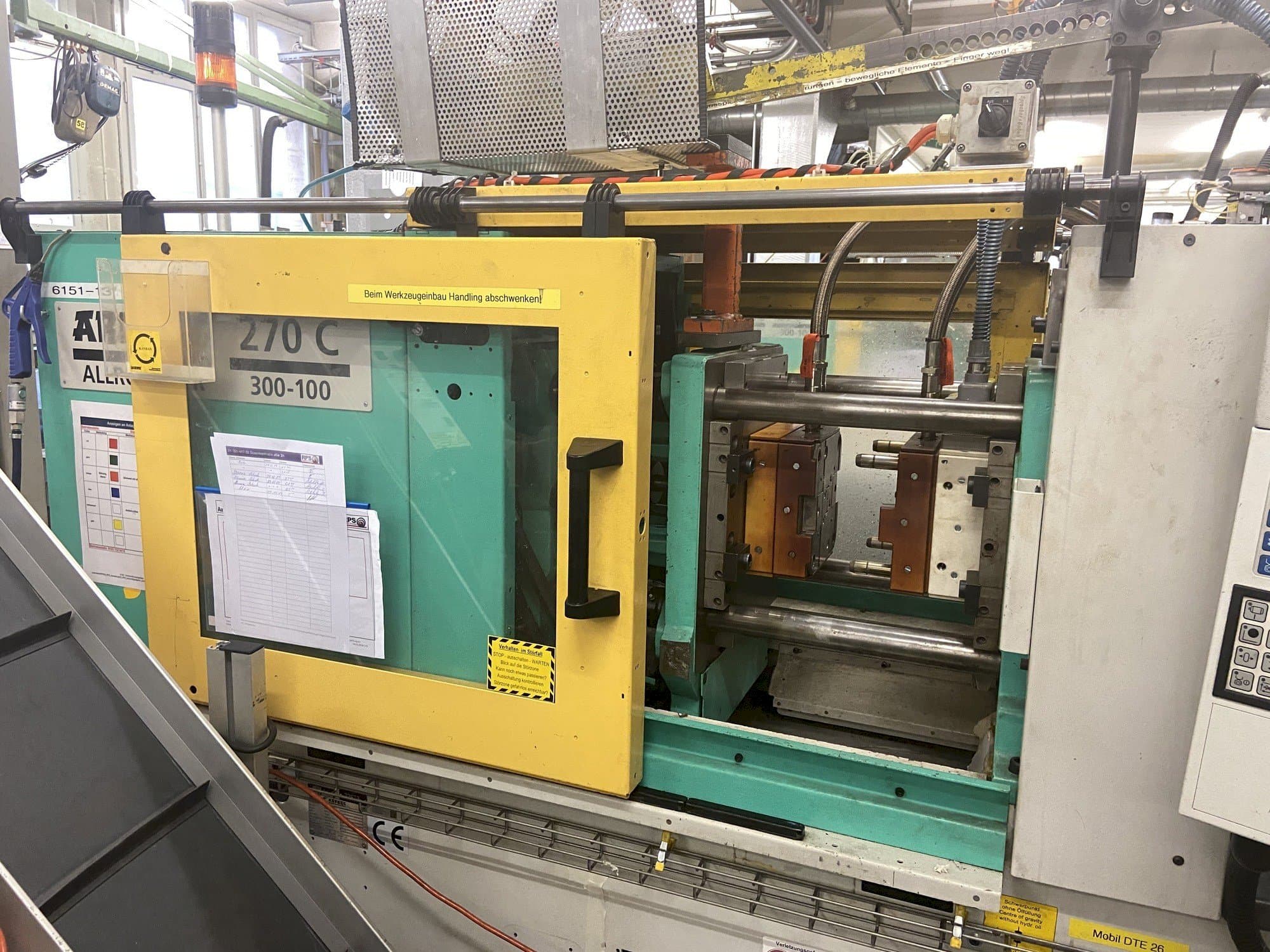 Prikaz  stroja Arburg 270 C 300-100  sprijeda