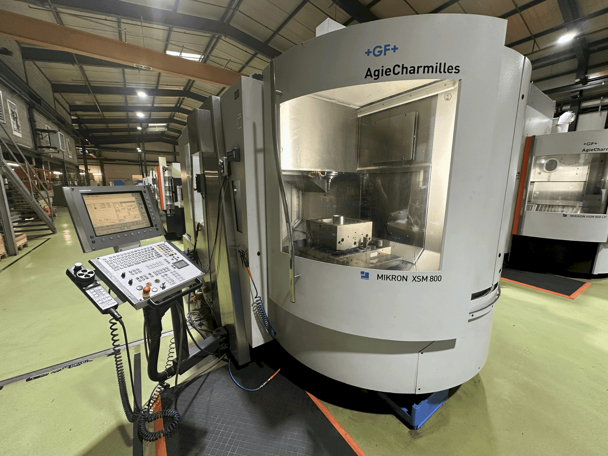 Prikaz  stroja +GF+ AgieCharmilles Mikron XSM 800  sprijeda