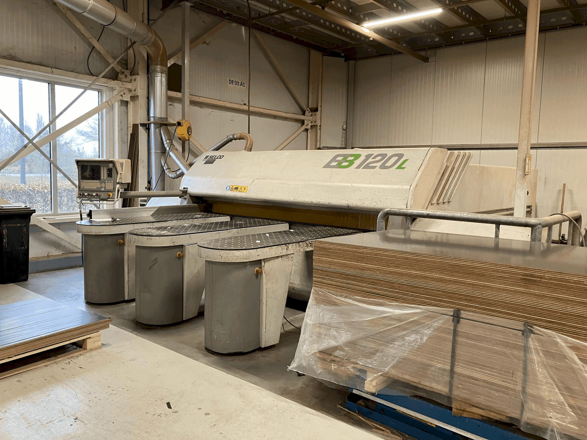 Prikaz  stroja SELCO EBL 120  sprijeda