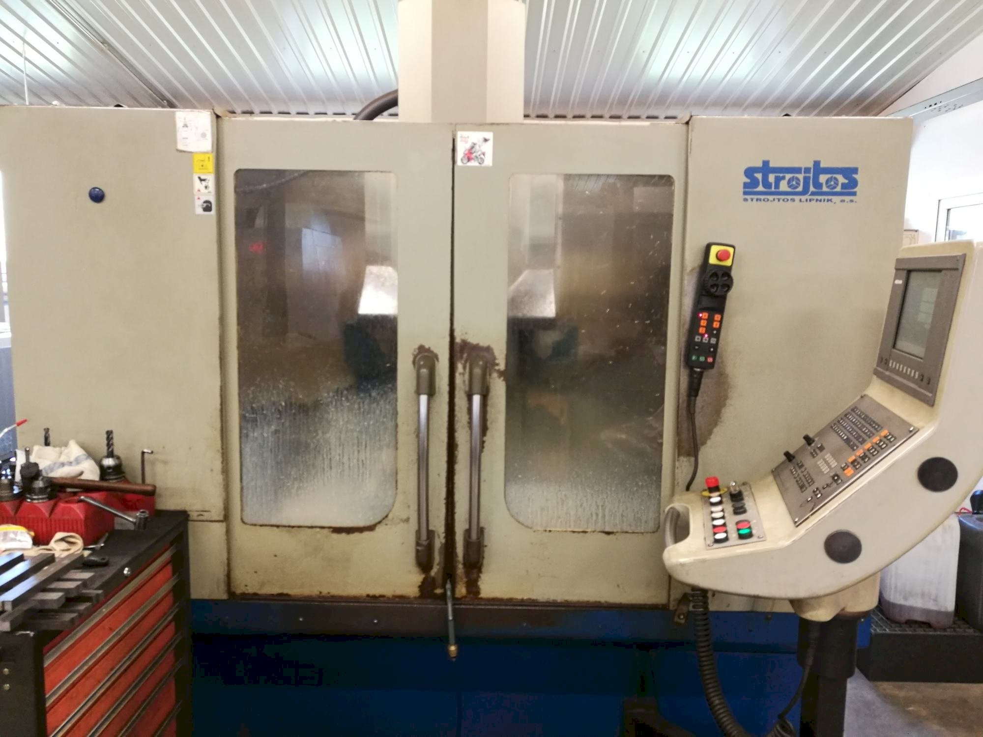 Prikaz  stroja Strojtos  VMC 40/8  sprijeda