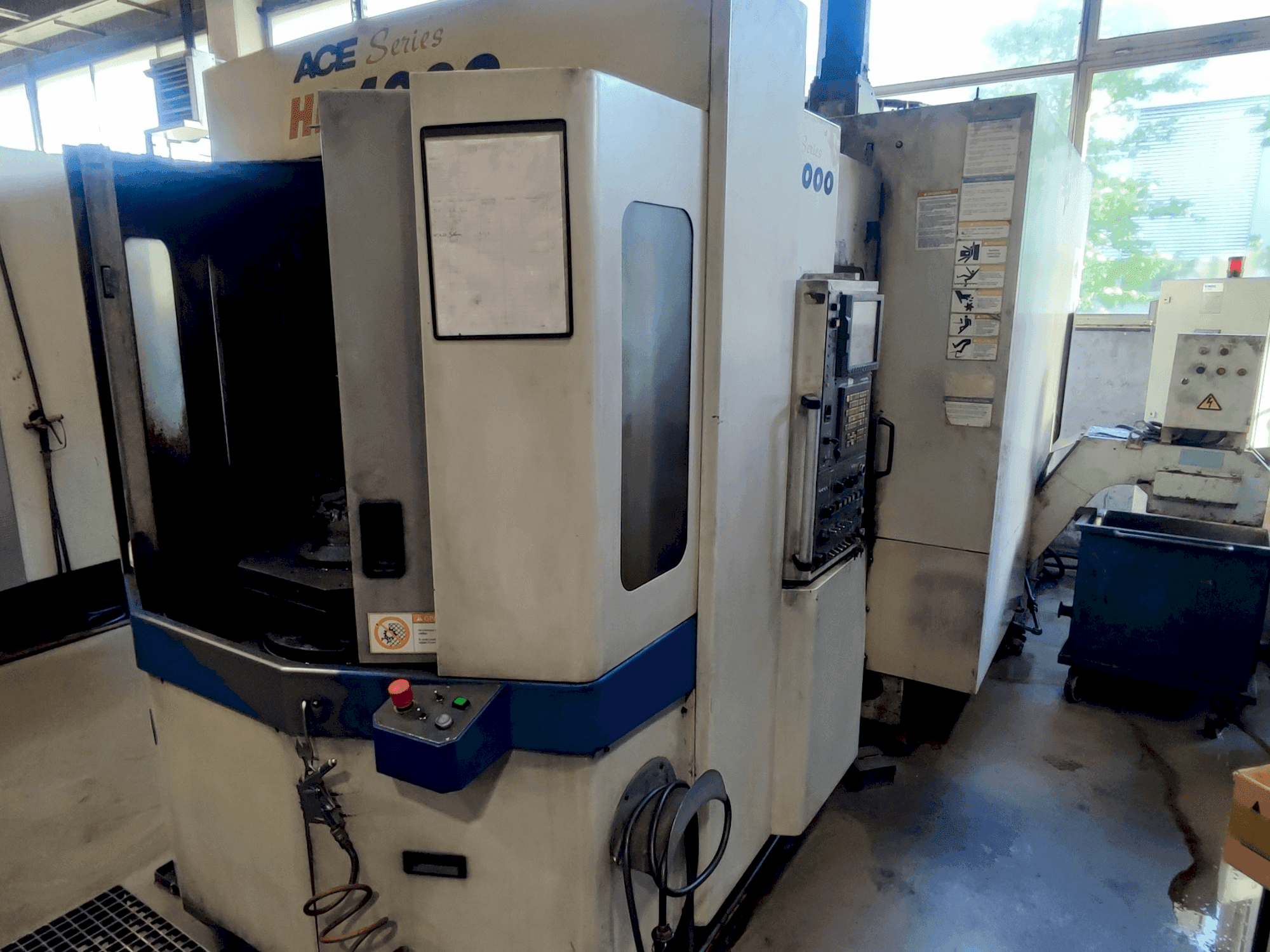 Prikaz  stroja DAEWOO ACE HP 4000  sprijeda