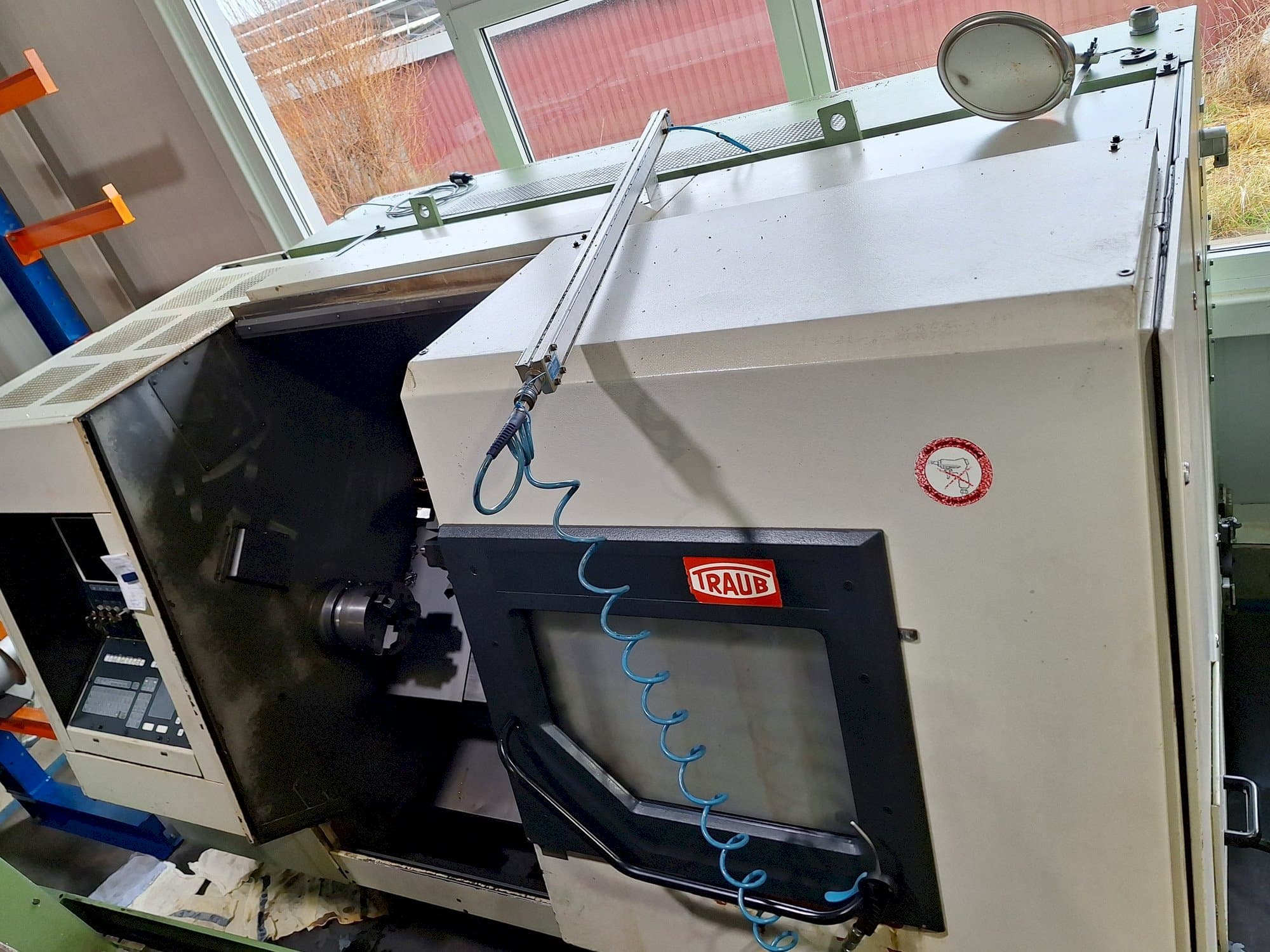 Prikaz  stroja TRAUB TND 400  sprijeda