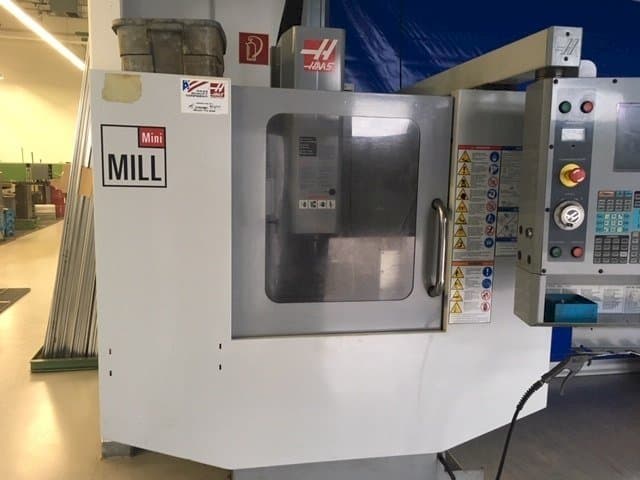 Prikaz  stroja HAAS Mini Mill HE  sprijeda
