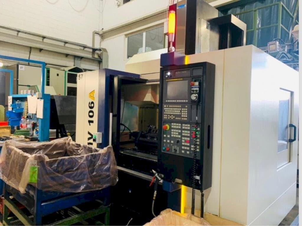 Prikaz  stroja YCM NMV106A  sprijeda