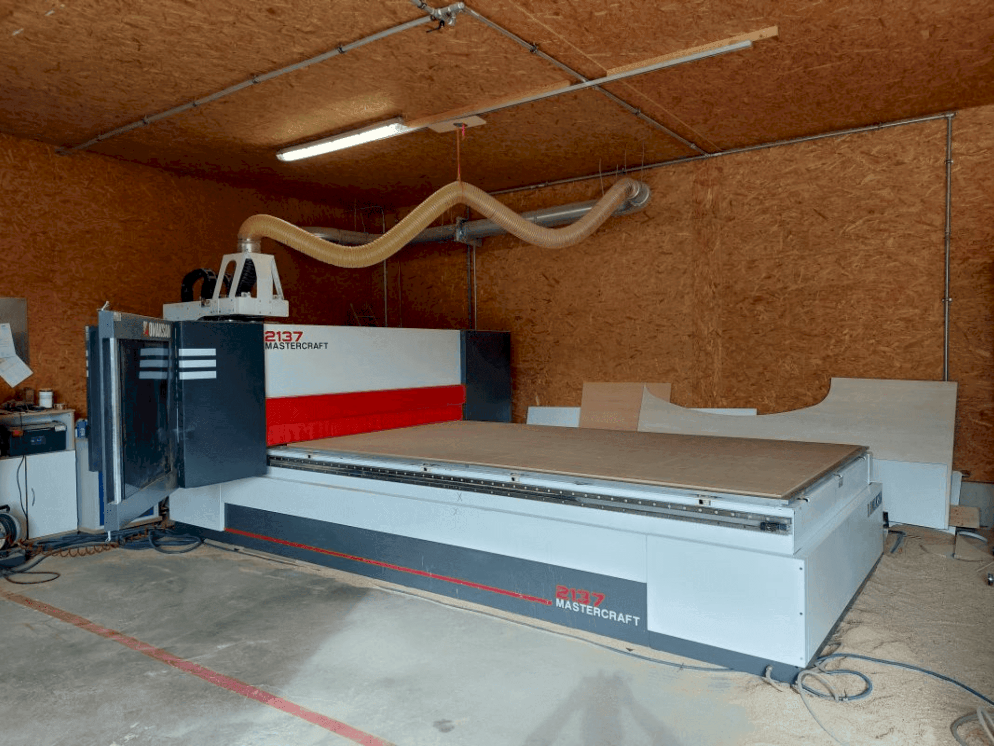 Prikaz  stroja OMAKSAN Mastercraft 217  sprijeda