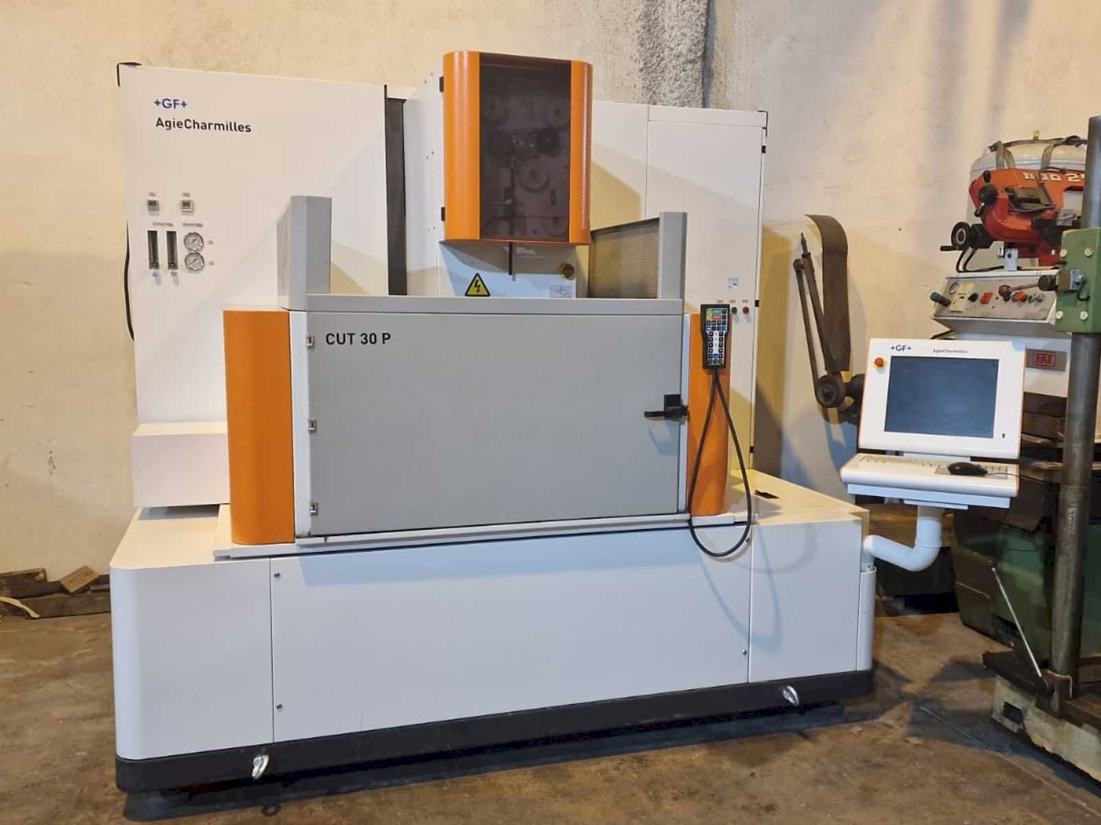 Prikaz  stroja AgieCharmilles CUT 30P  sprijeda