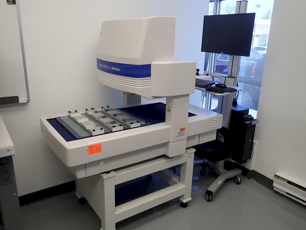 Prikaz  stroja Mitutoyo QV-L404Z1L-D  sprijeda