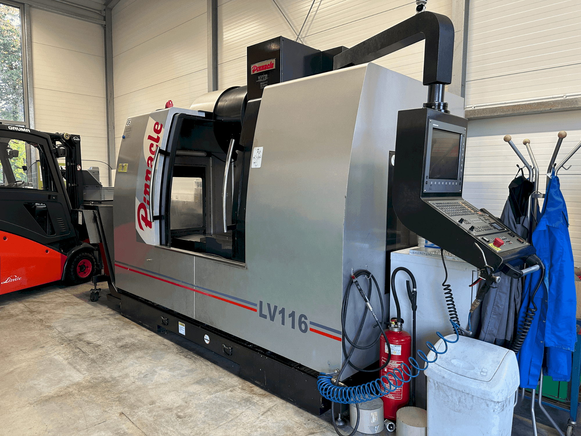 Prikaz  stroja Pinnacle LV116  sprijeda