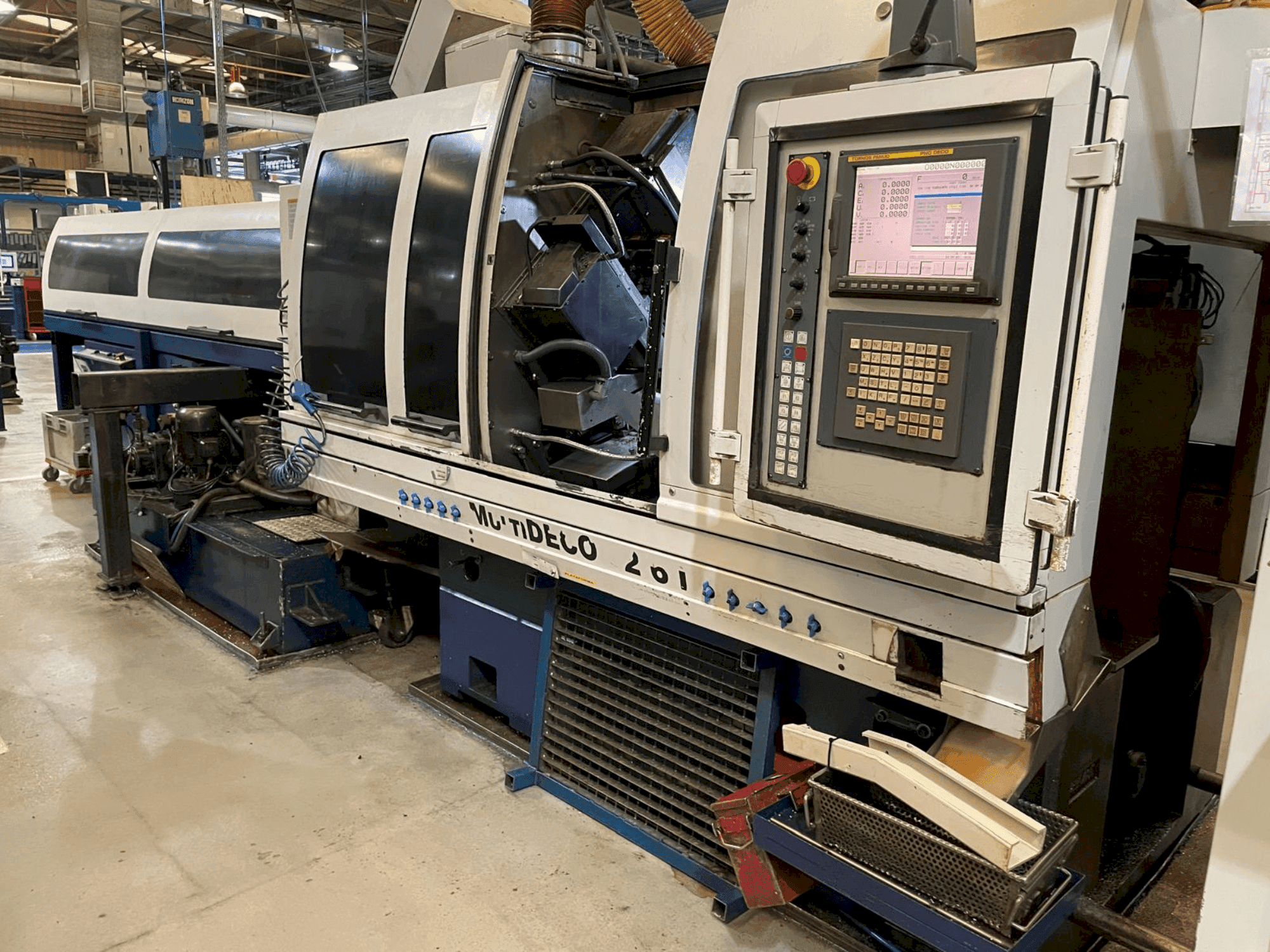 Prikaz  stroja TORNOS MultiDeco 32-6i  sprijeda