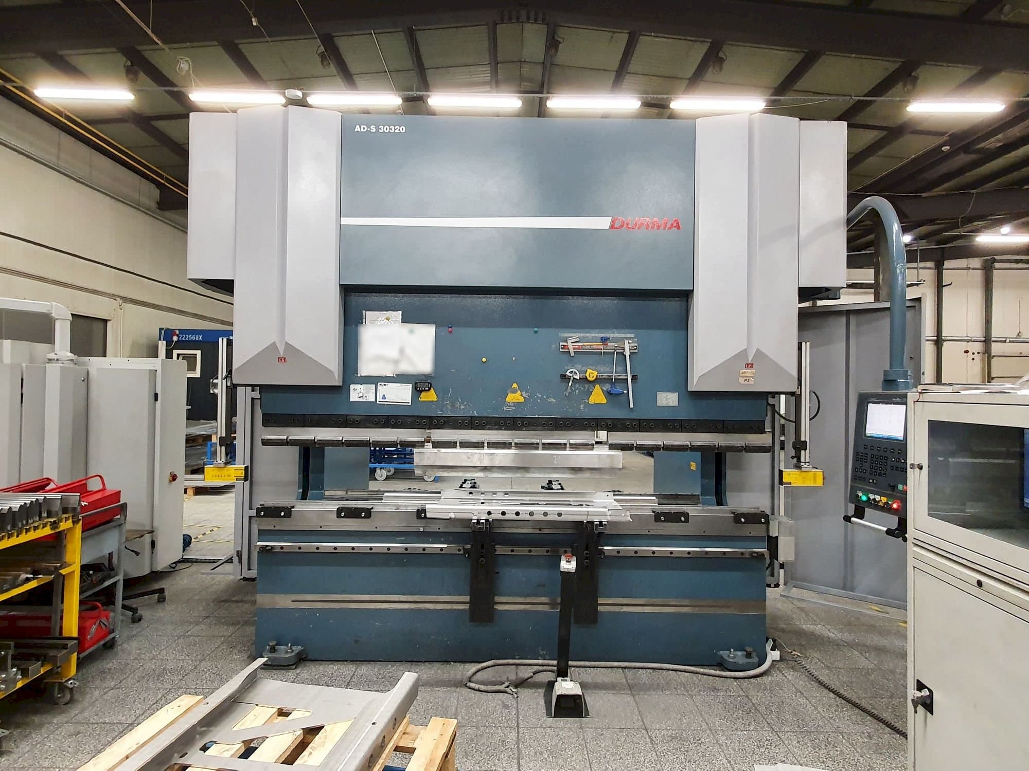 Prikaz  stroja Durma AD-S 30320  sprijeda