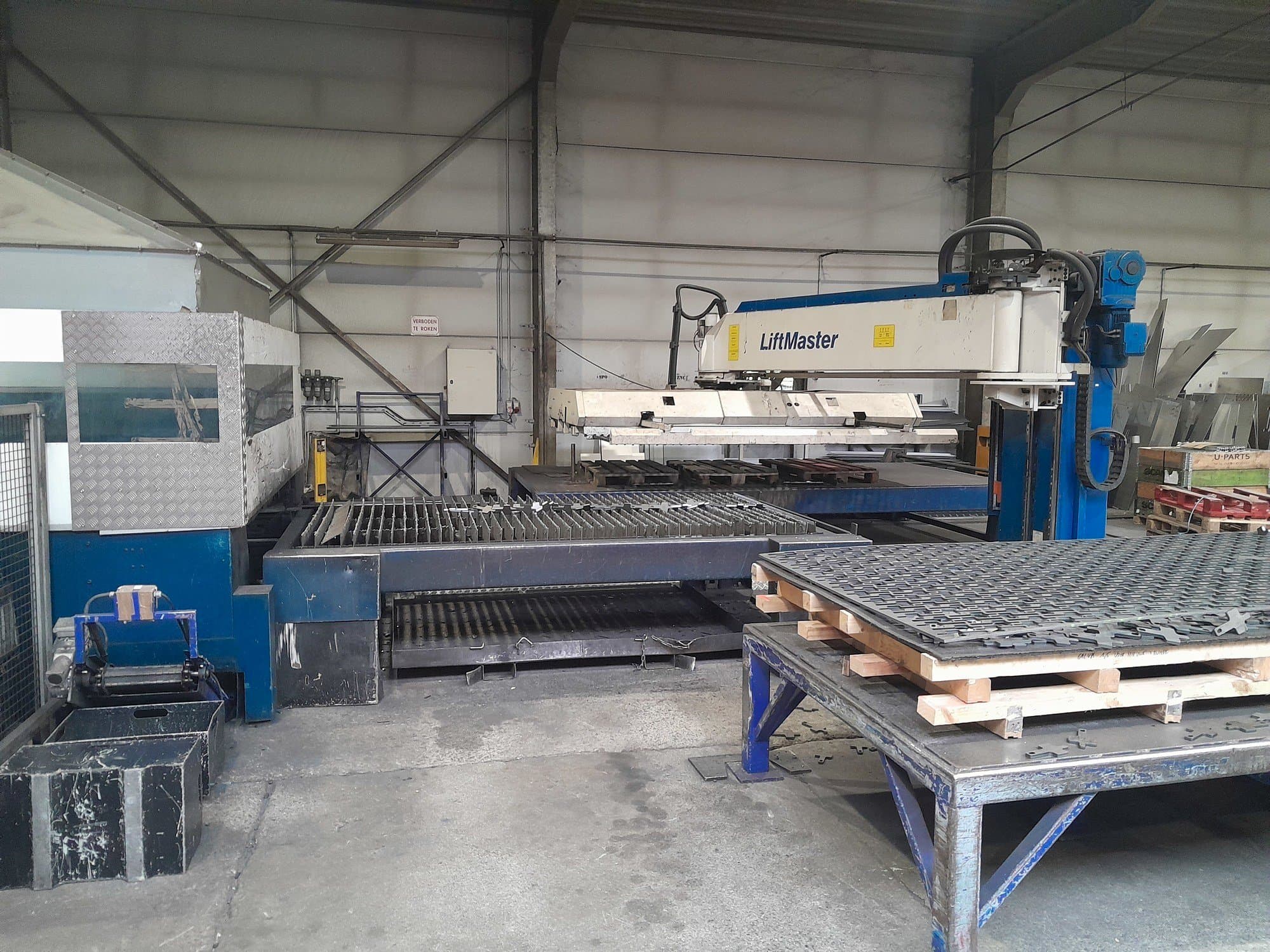 Prikaz  stroja Trumpf TruLaser 3030+ Liftmaster  sprijeda