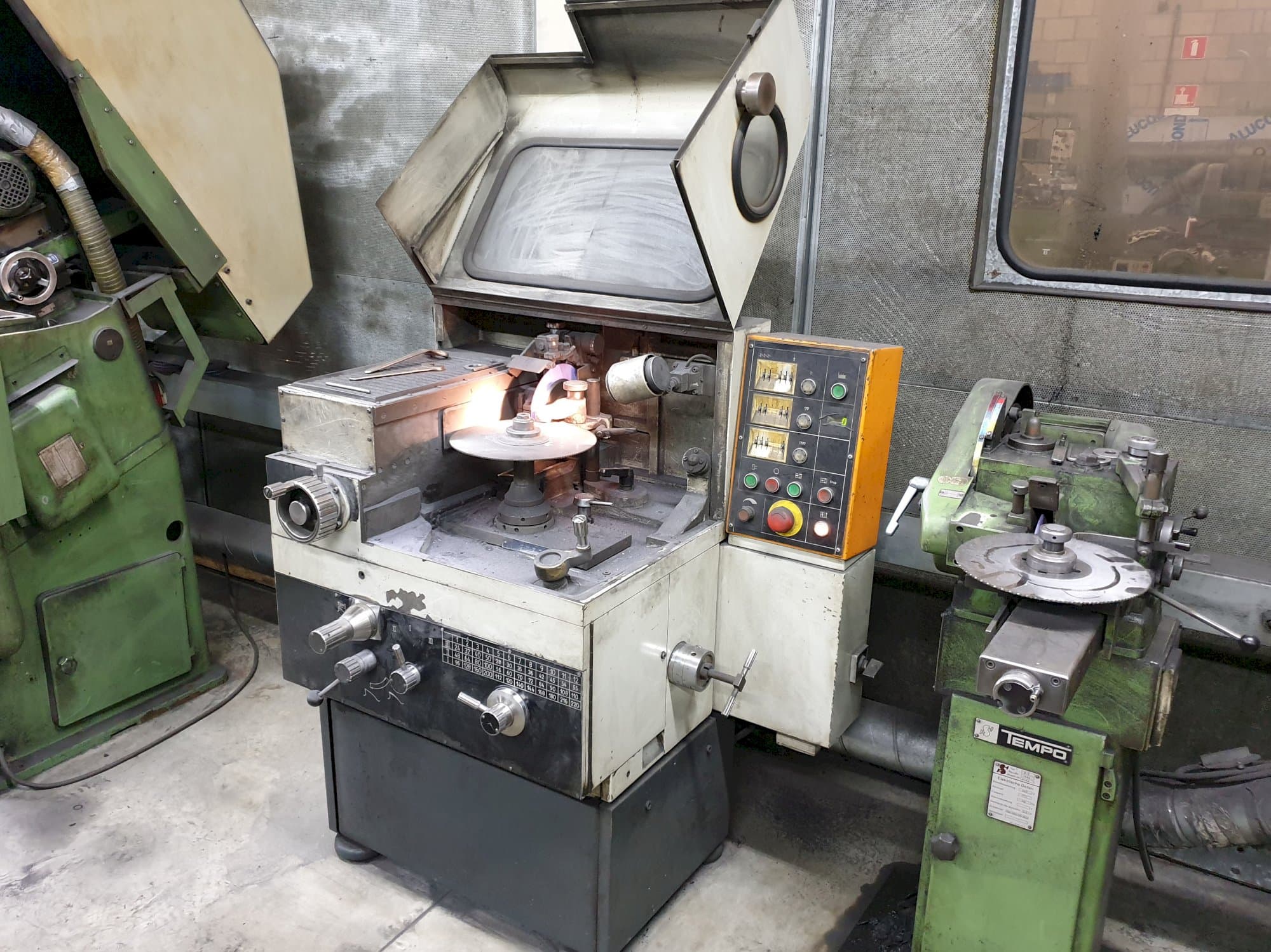 Prikaz  stroja Loroch K400 zdesna