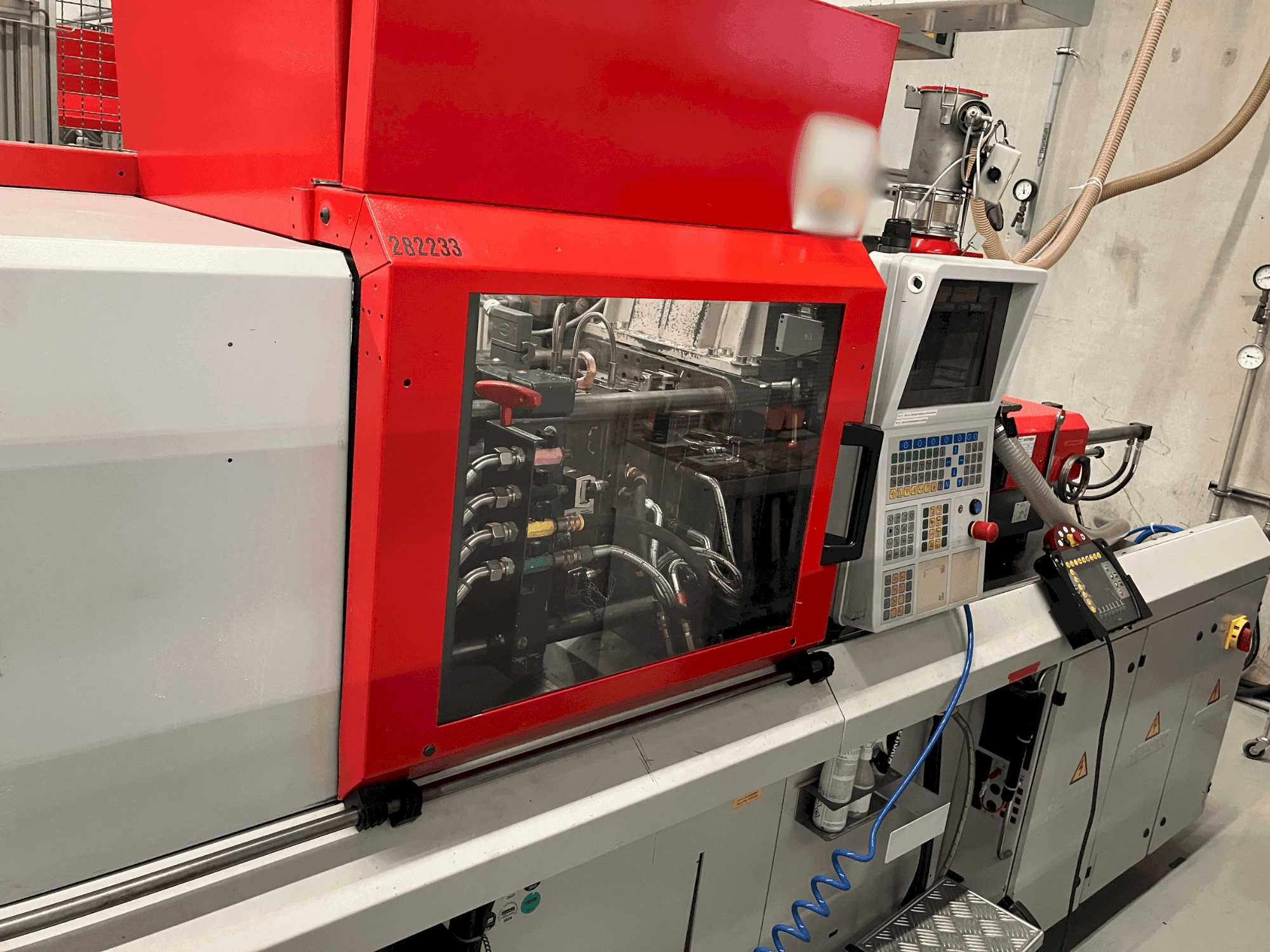 Prikaz  stroja Arburg Allrounder 320 S 500-150  sprijeda