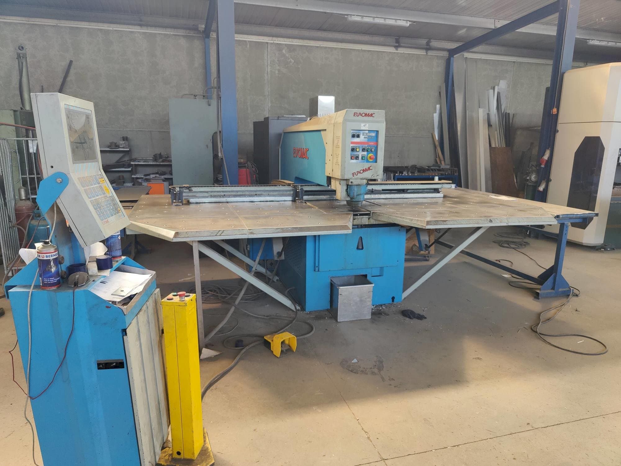 Prikaz  stroja Euromac Z/1250/30  sprijeda