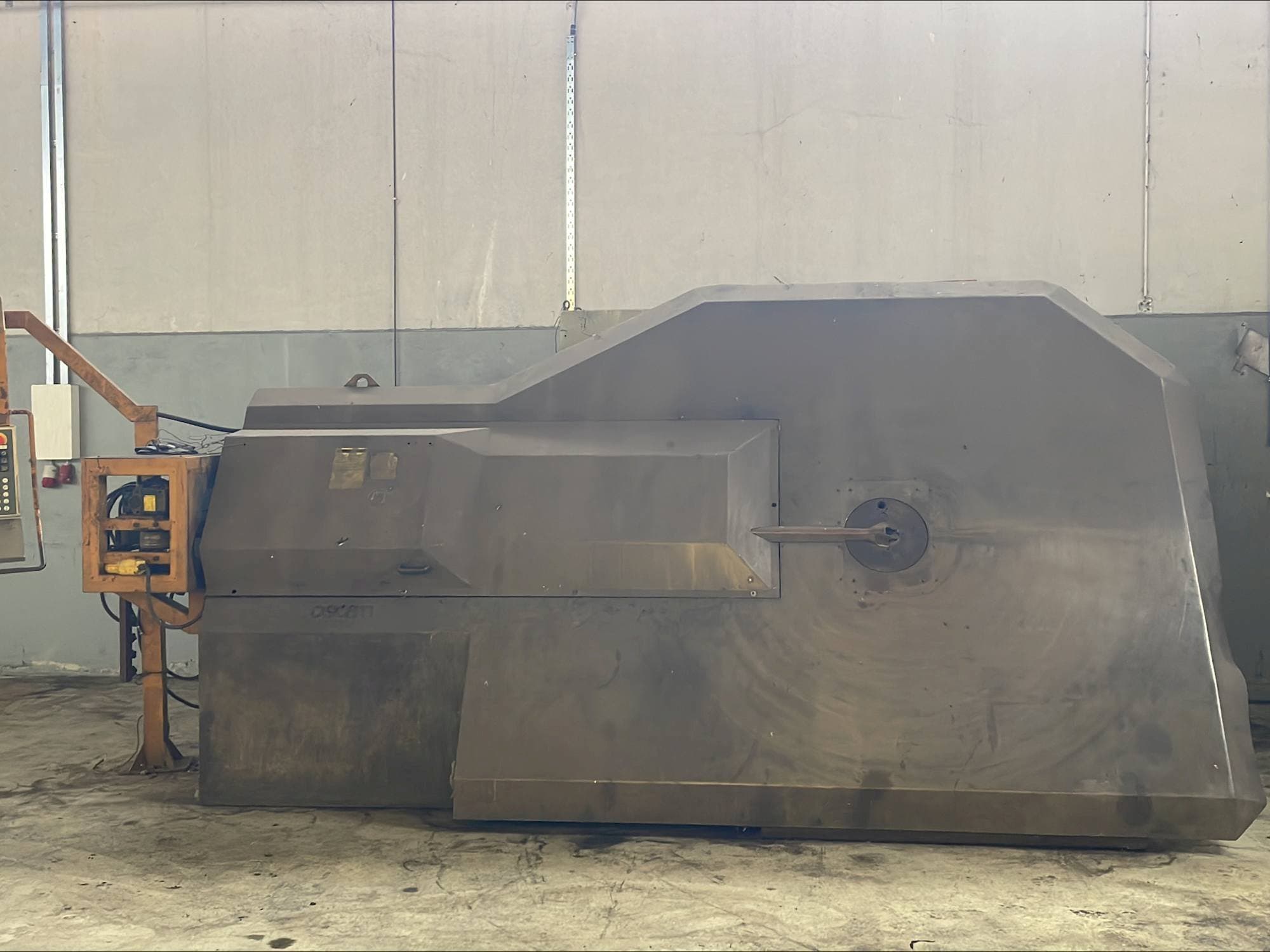 Prikaz  stroja OSCAM MULTIBEND 16  sprijeda