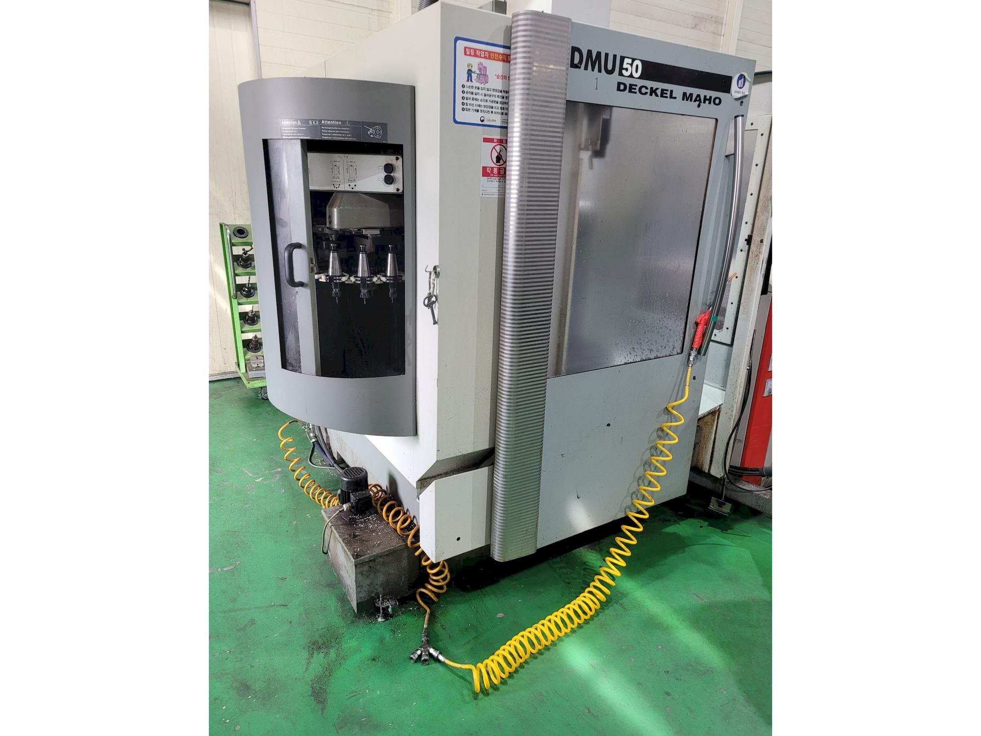 Prikaz  stroja DECKEL MAHO DMU 50  sprijeda