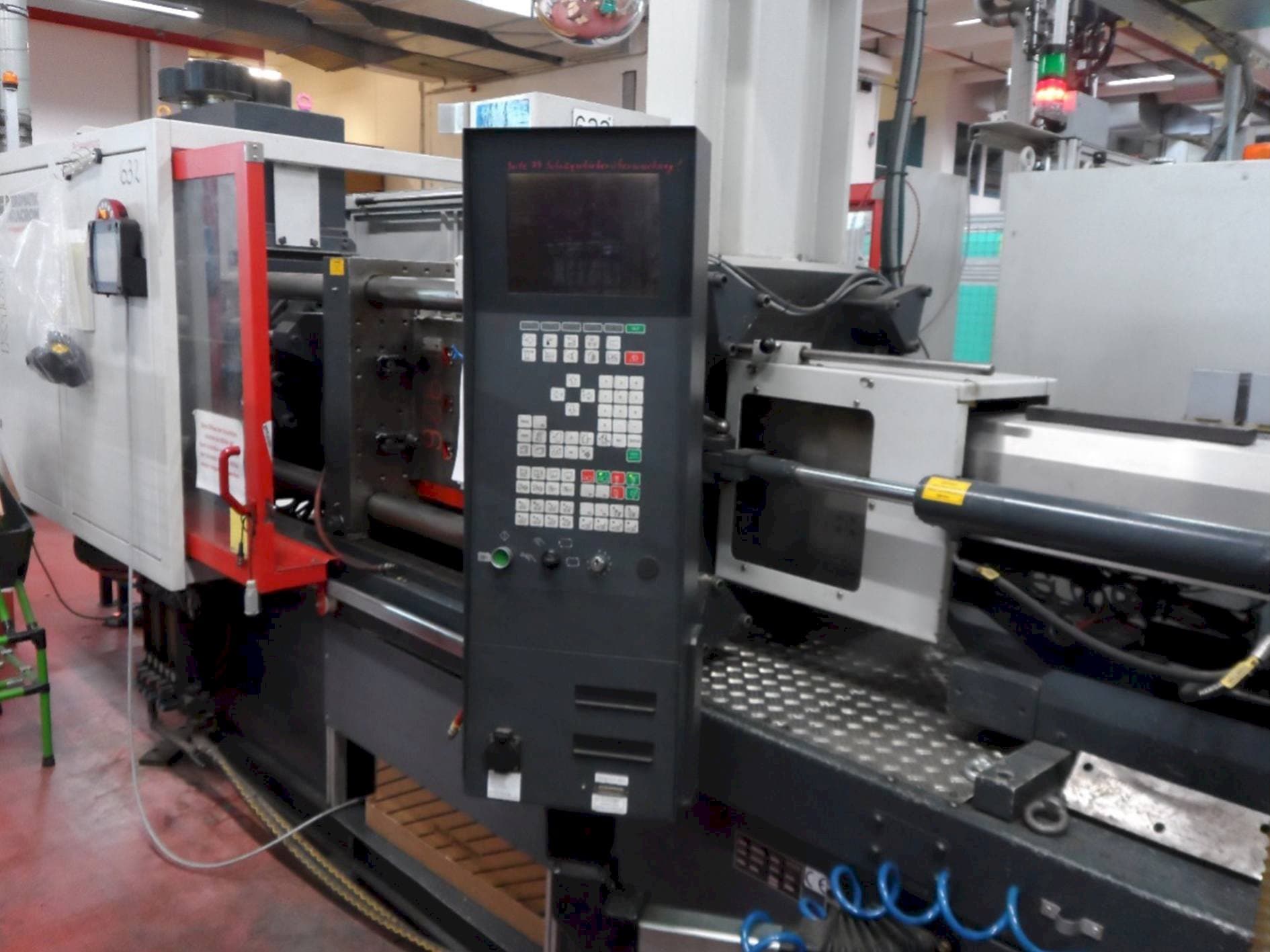 Prikaz  stroja FERROMATIK MILACRON K-Tec 160S  sprijeda